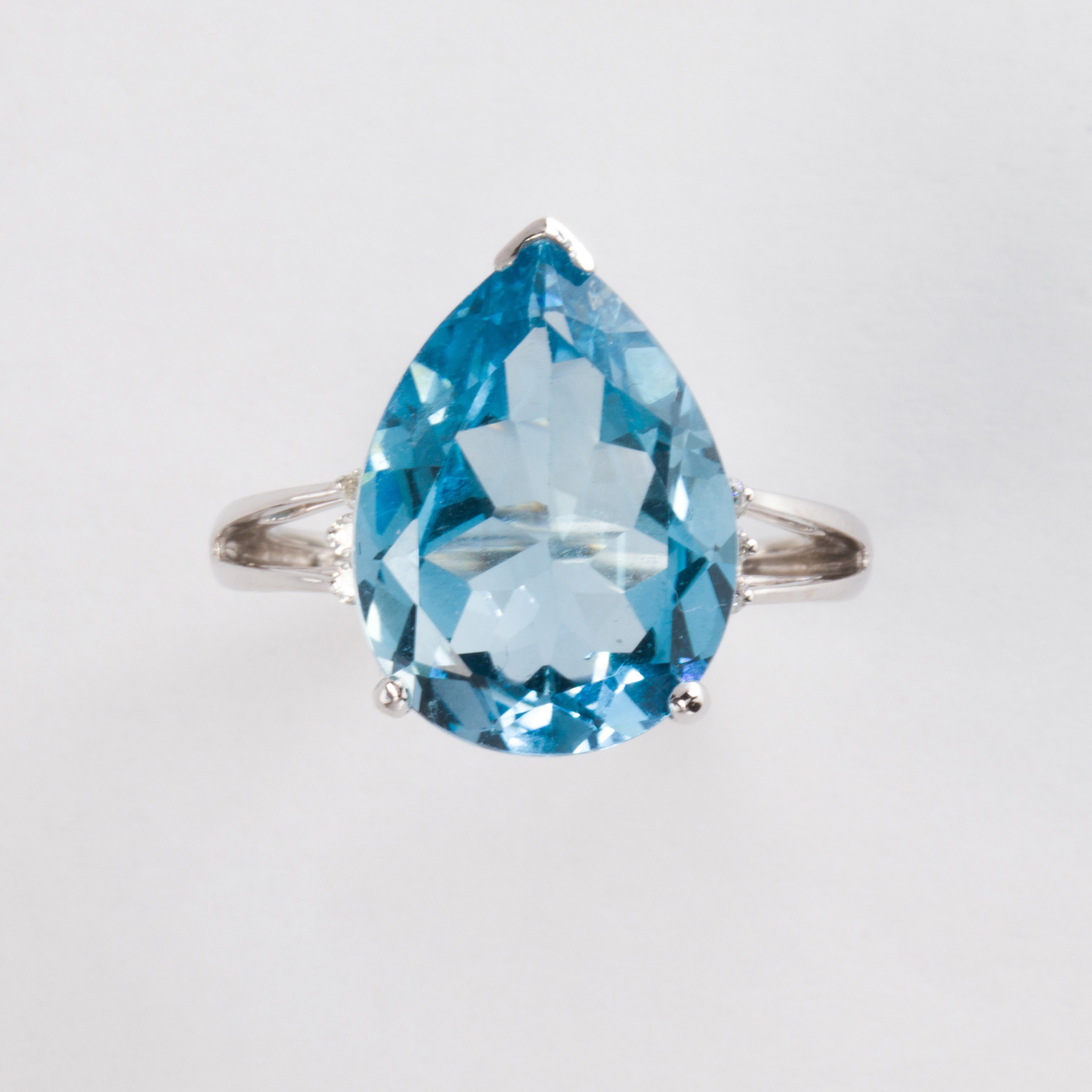 A BLUE TOPAZ DIAMOND AND FOURTEEN 3a6a44