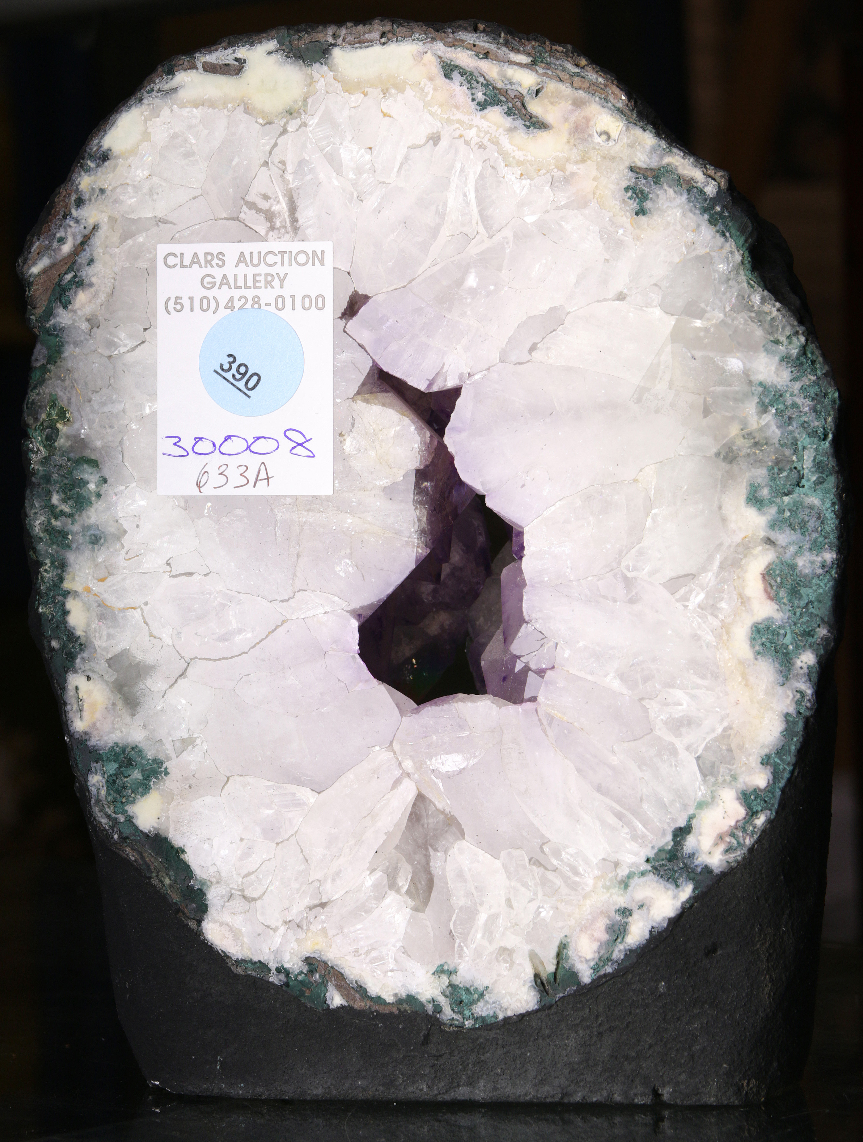 QUARTZ GEODE SPECIMEN CENTERING AN AMETHYST