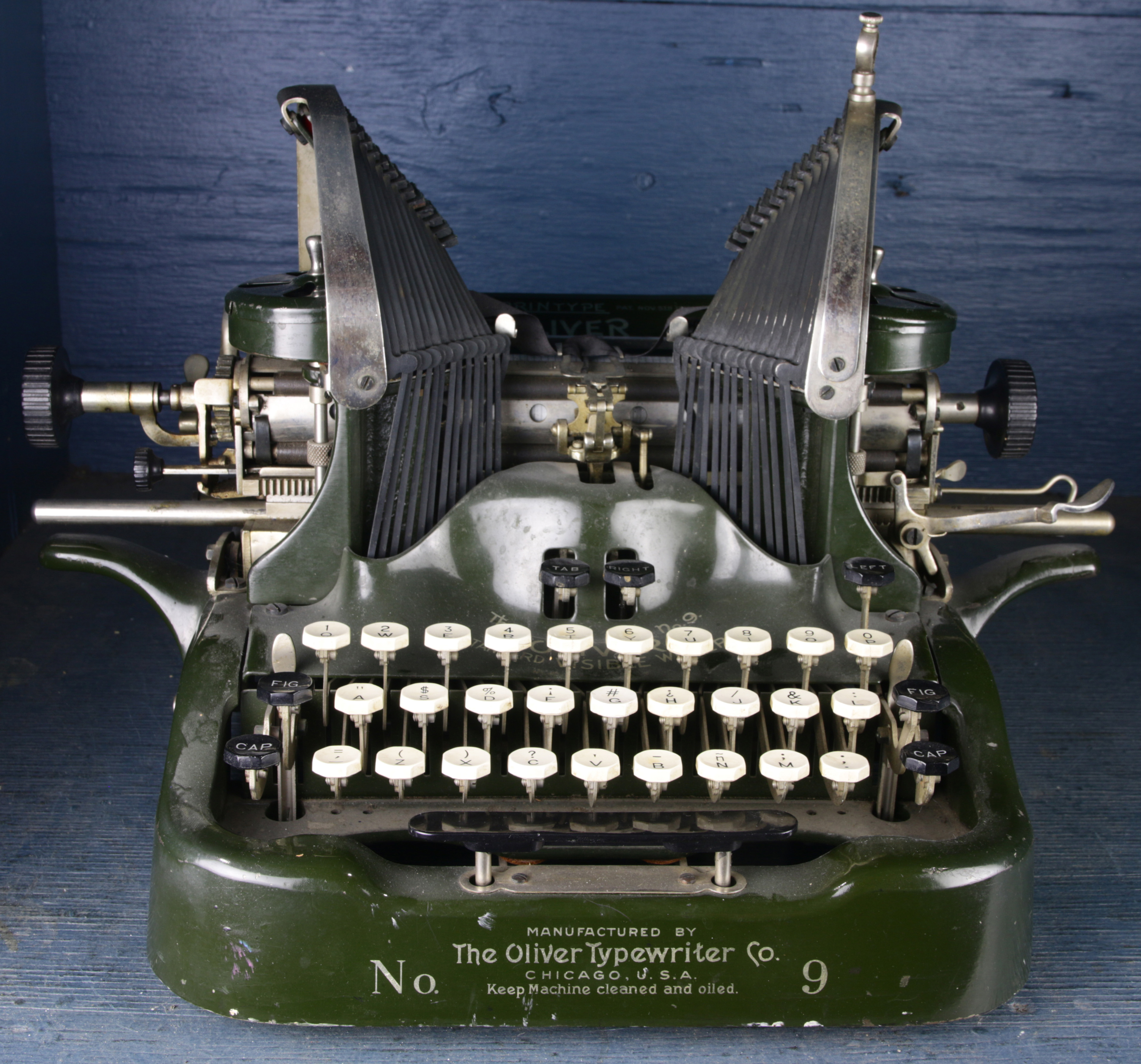 AN OLIVER TYPEWRITER MODEL NO. 9 An