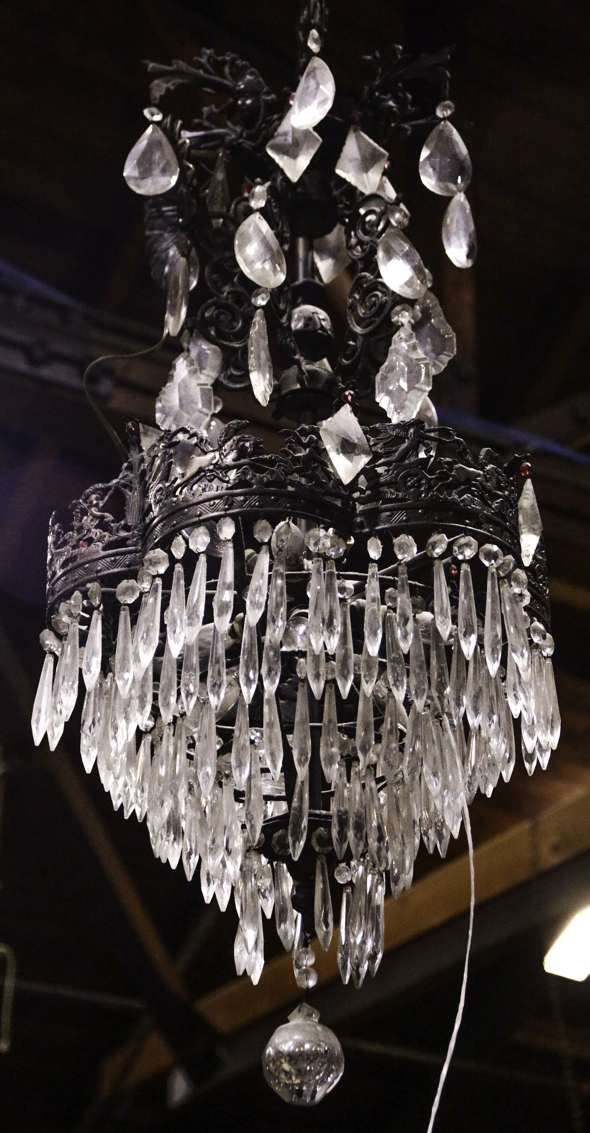 CONTINETAL STYLE CRYSTAL CHANDELIER