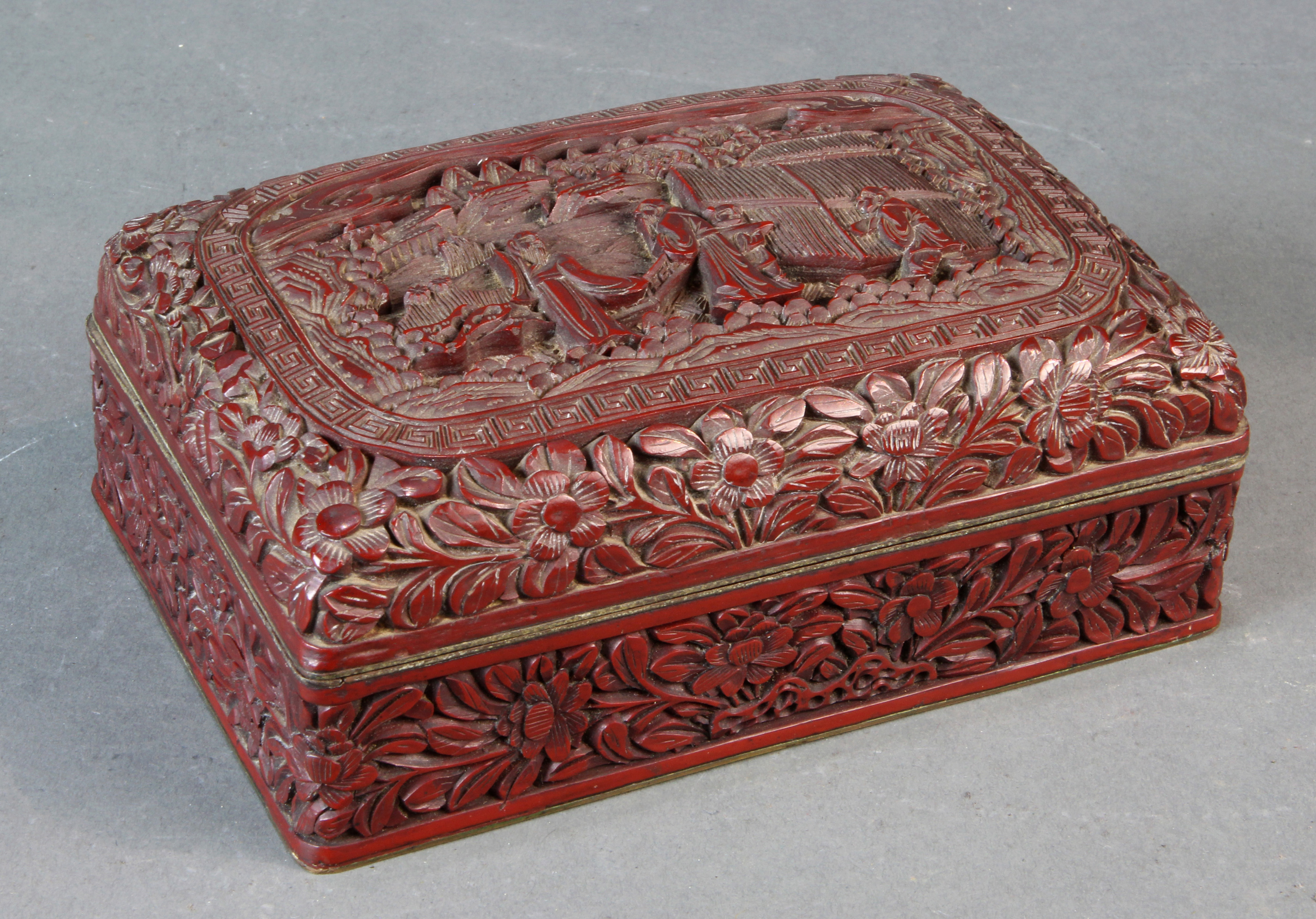 CHINESE CINNABAR LACQUER BOX WITH 3a6c20