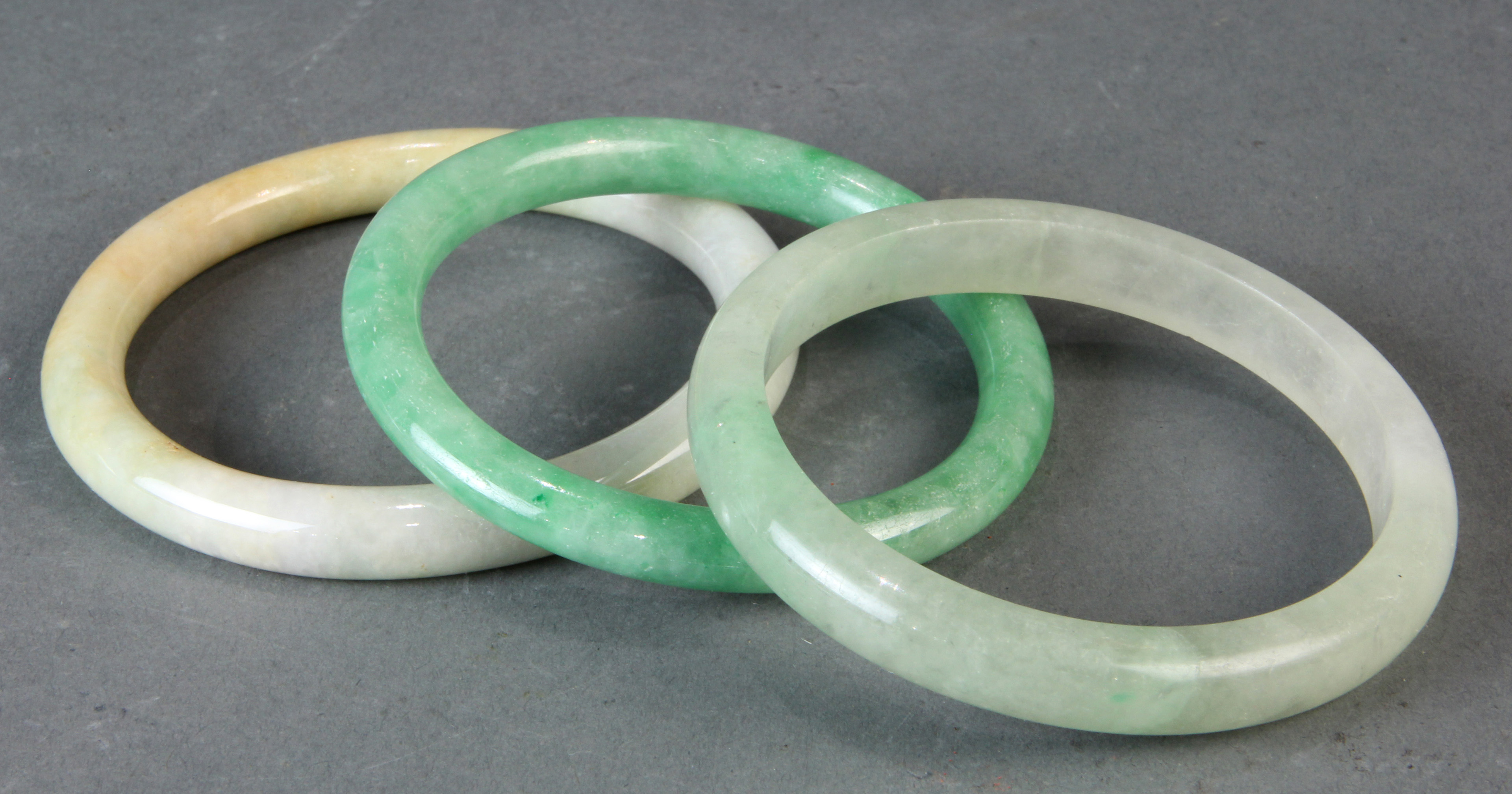  LOT OF 3 CHINESE JADEITE BANGLES 3a6c56