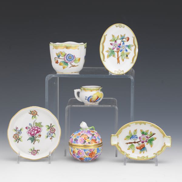 HEREND PORCELAIN TABLE ITEMS Six 3a6ea1