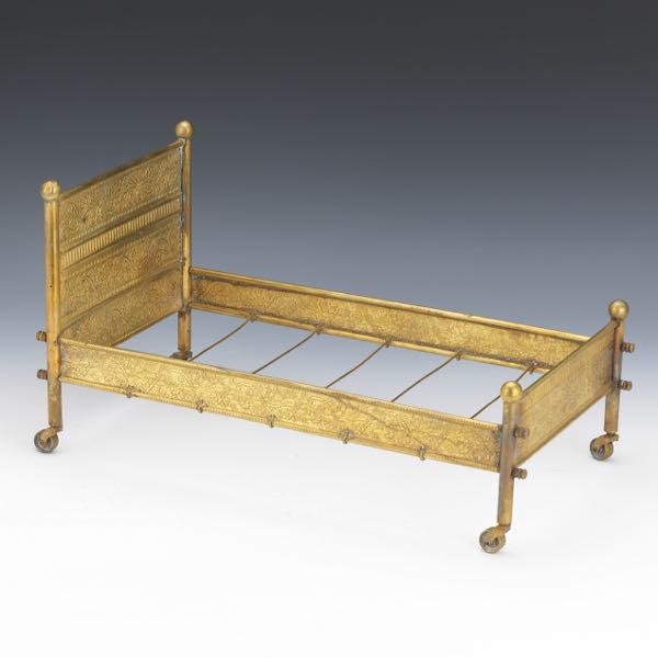 VICTORIAN BRASS PET OR DOLL BED 3a6ecb