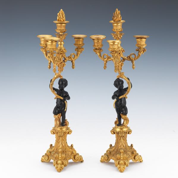 PAIR OF LOUIS XV STYLE BRONZE PUTTI 3a6eeb