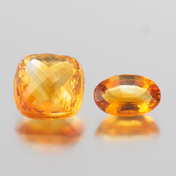 TWO UNMOUNTED HONEY COLOR CITRINE 3a6f9d