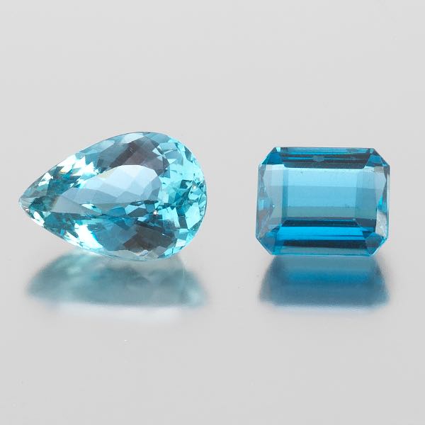 TWO UNMOUNTED TOPAZ GEMSTONES  3a6fa6