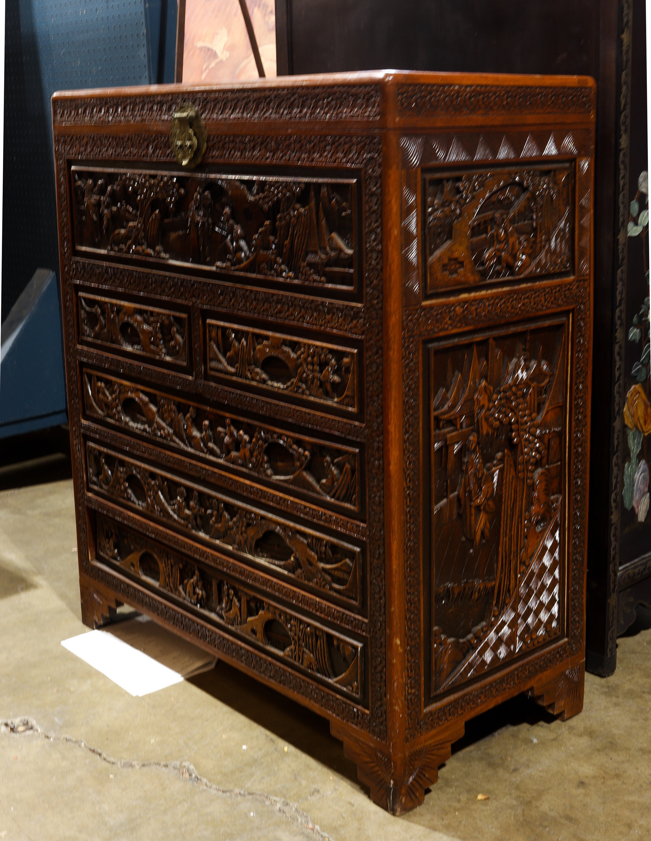 CHINESE CARVED TEAK CHEST Chinese 3a4ac5