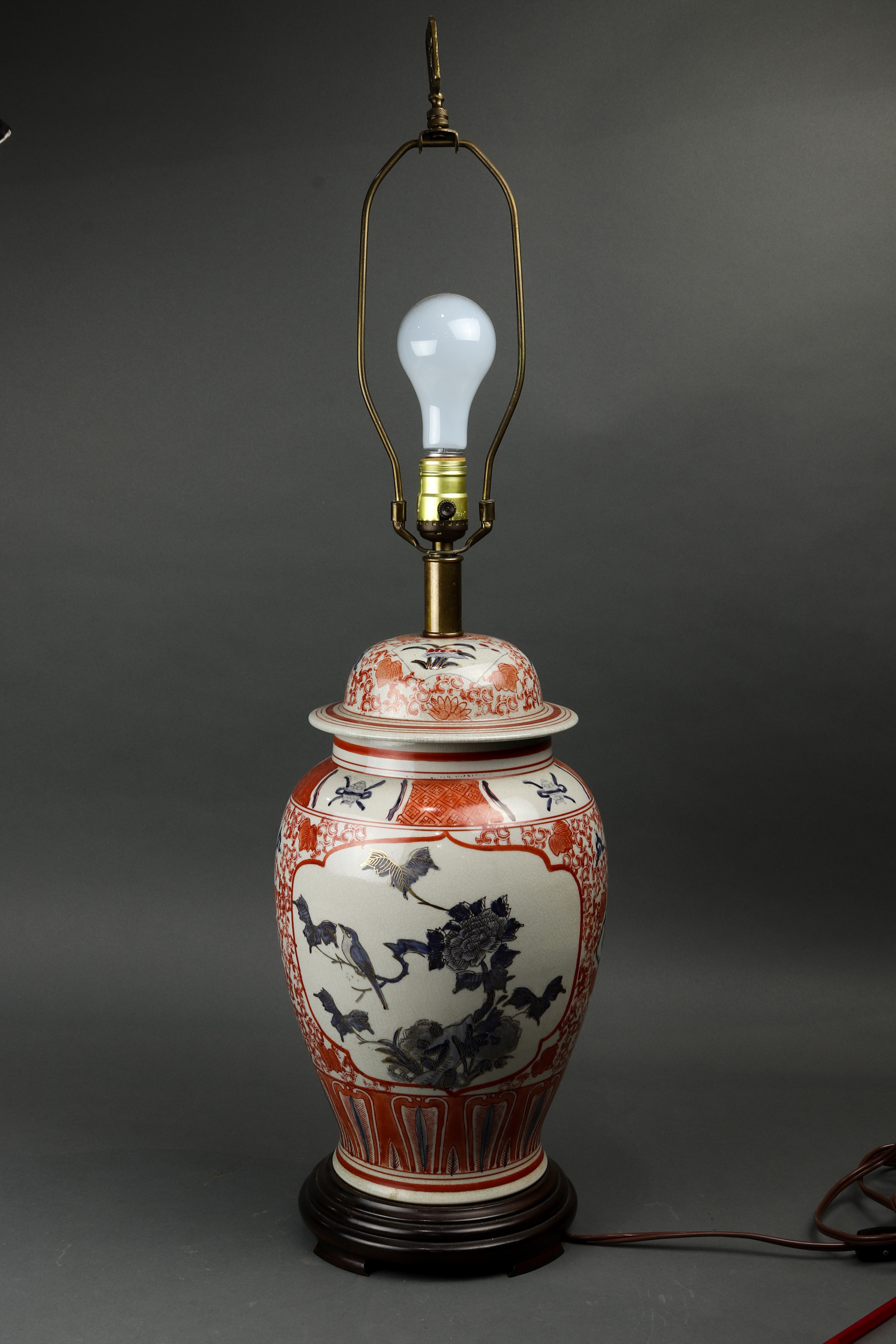 ASIAN ENAMELED JAR AND COVER Asian 3a4ace