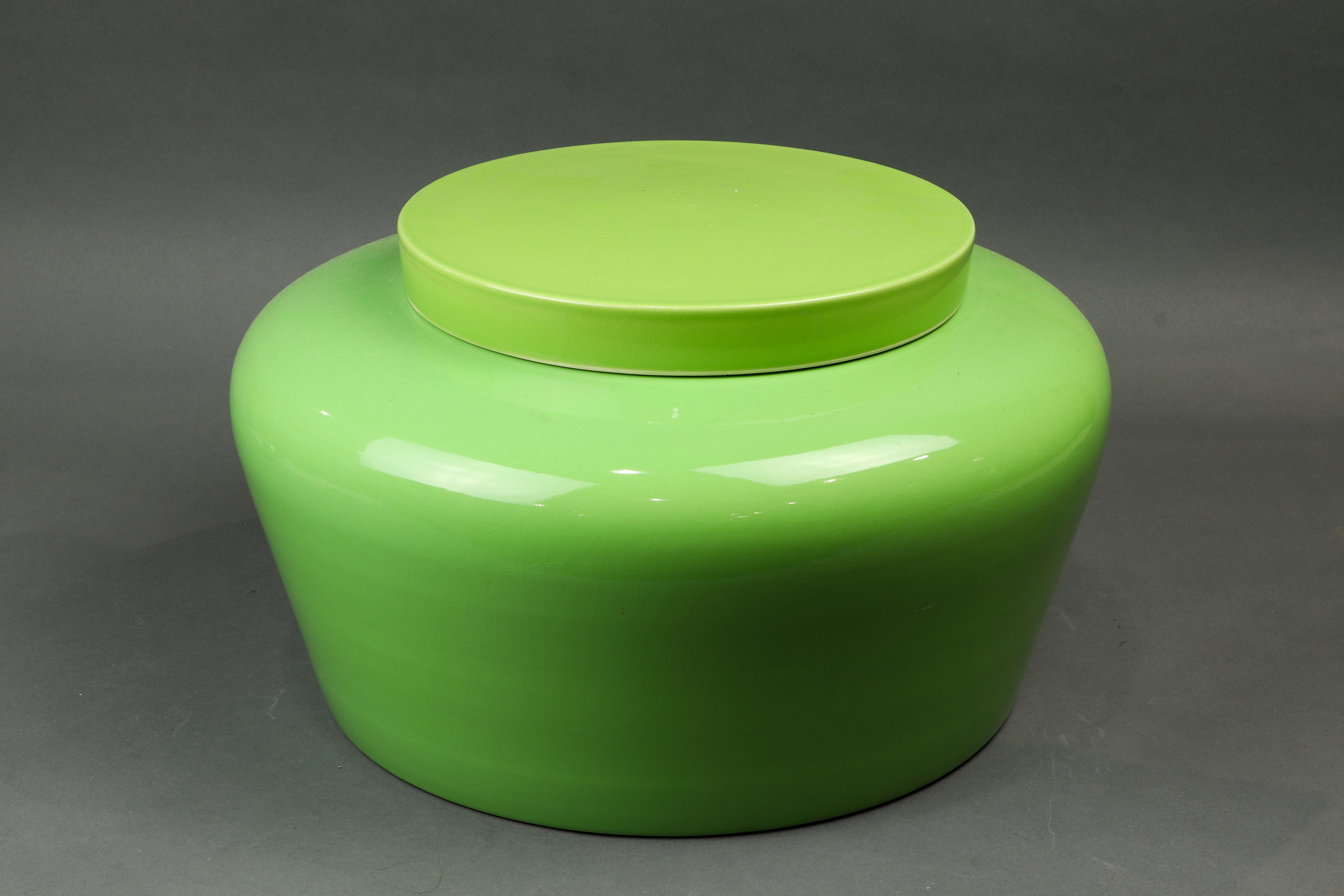 CHINESE APPLE GREEN GLAZED CIRCULAR