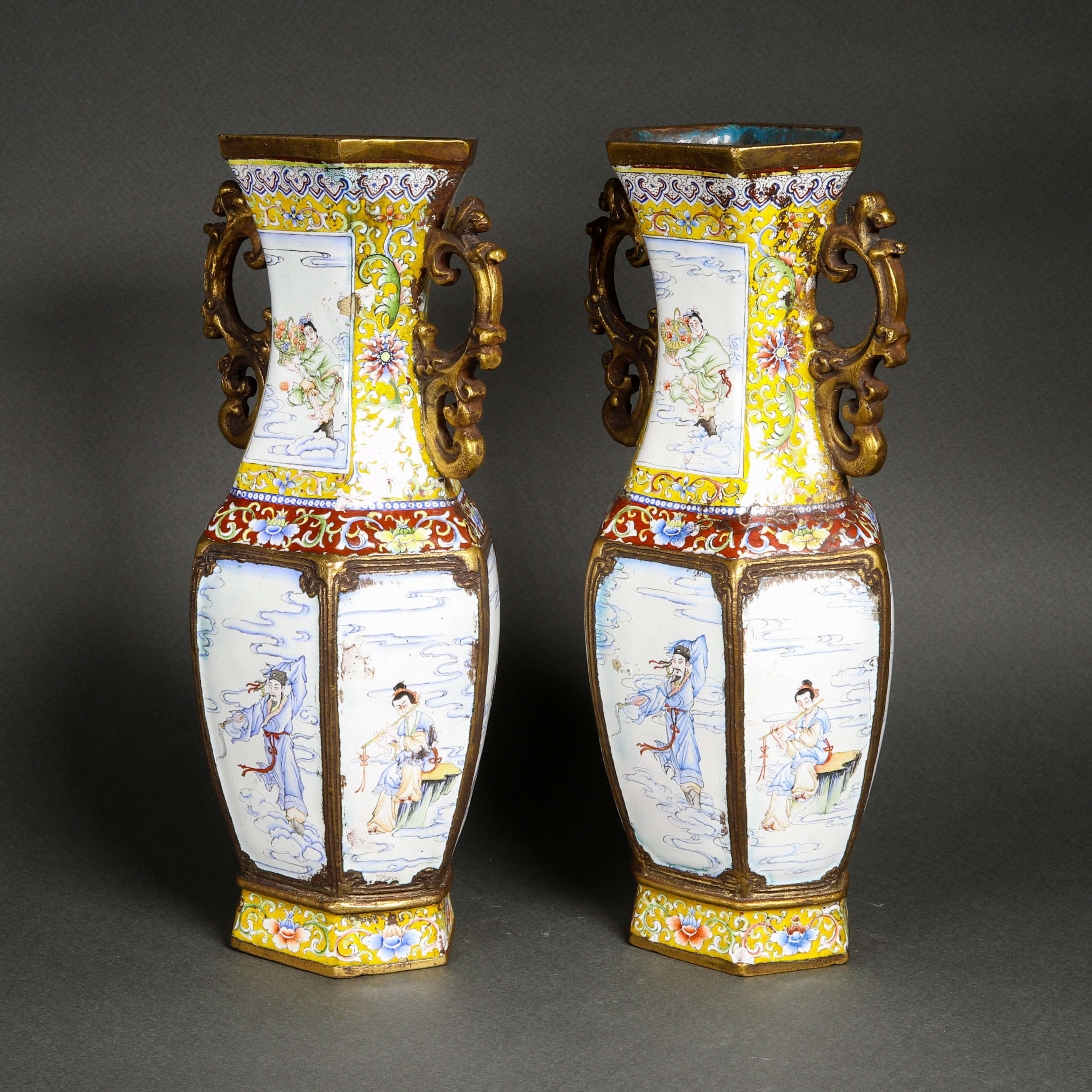 PAIR OF CHINESE CANTON ENAMEL VASES 3a4af5