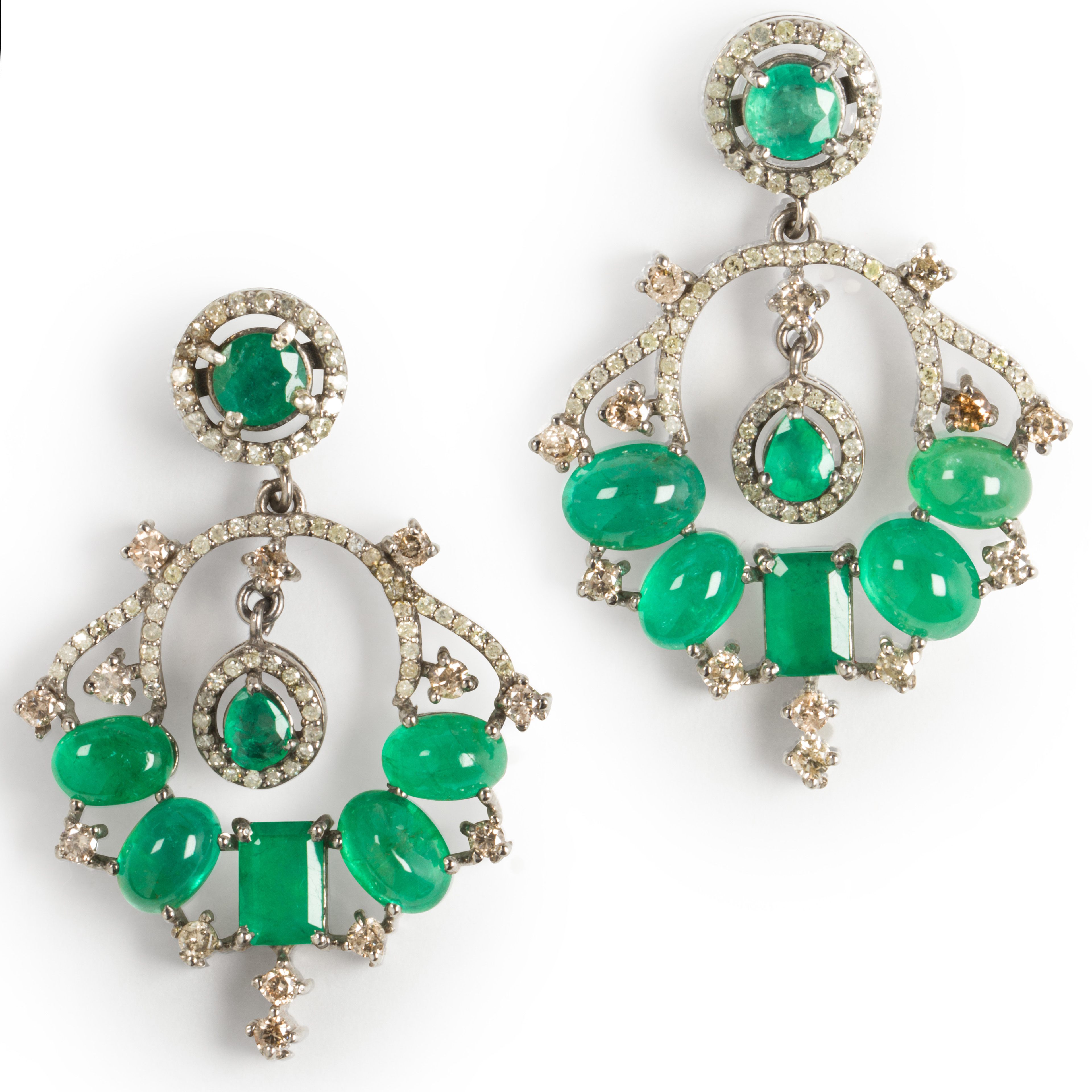 A PAIR OF EMERALD AND DIAMOND PENDANT
