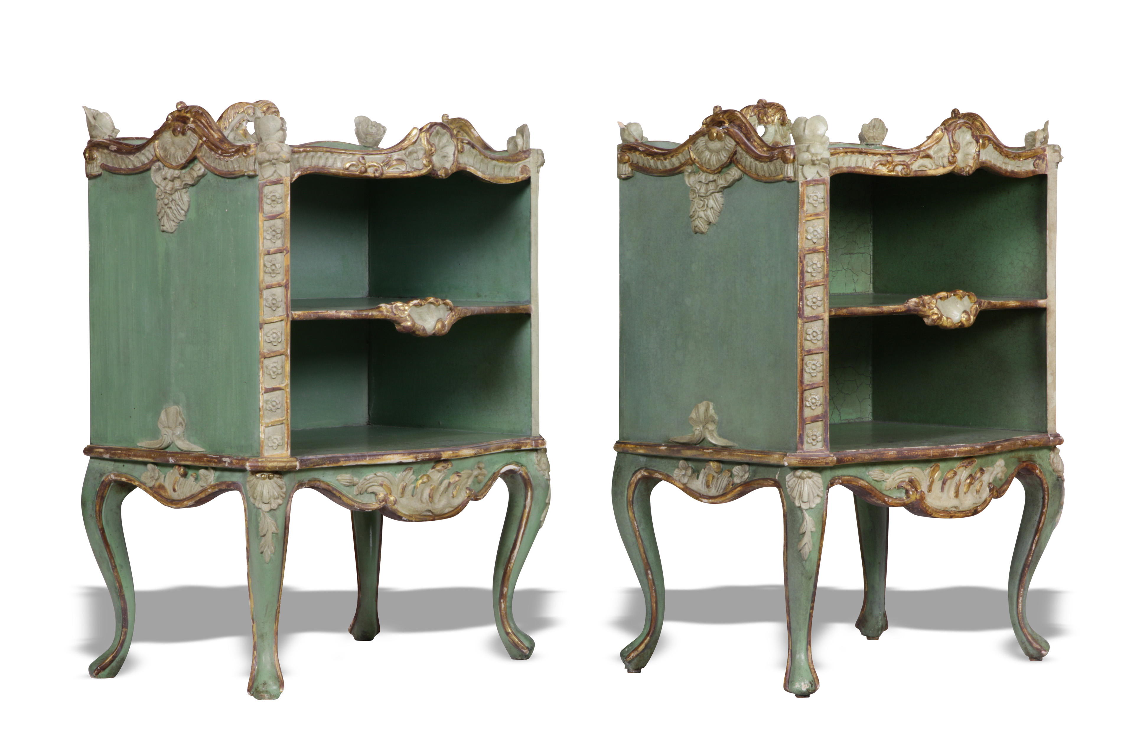 PAIR OF FRENCH PROVINCIAL STYLE 3a4c9d