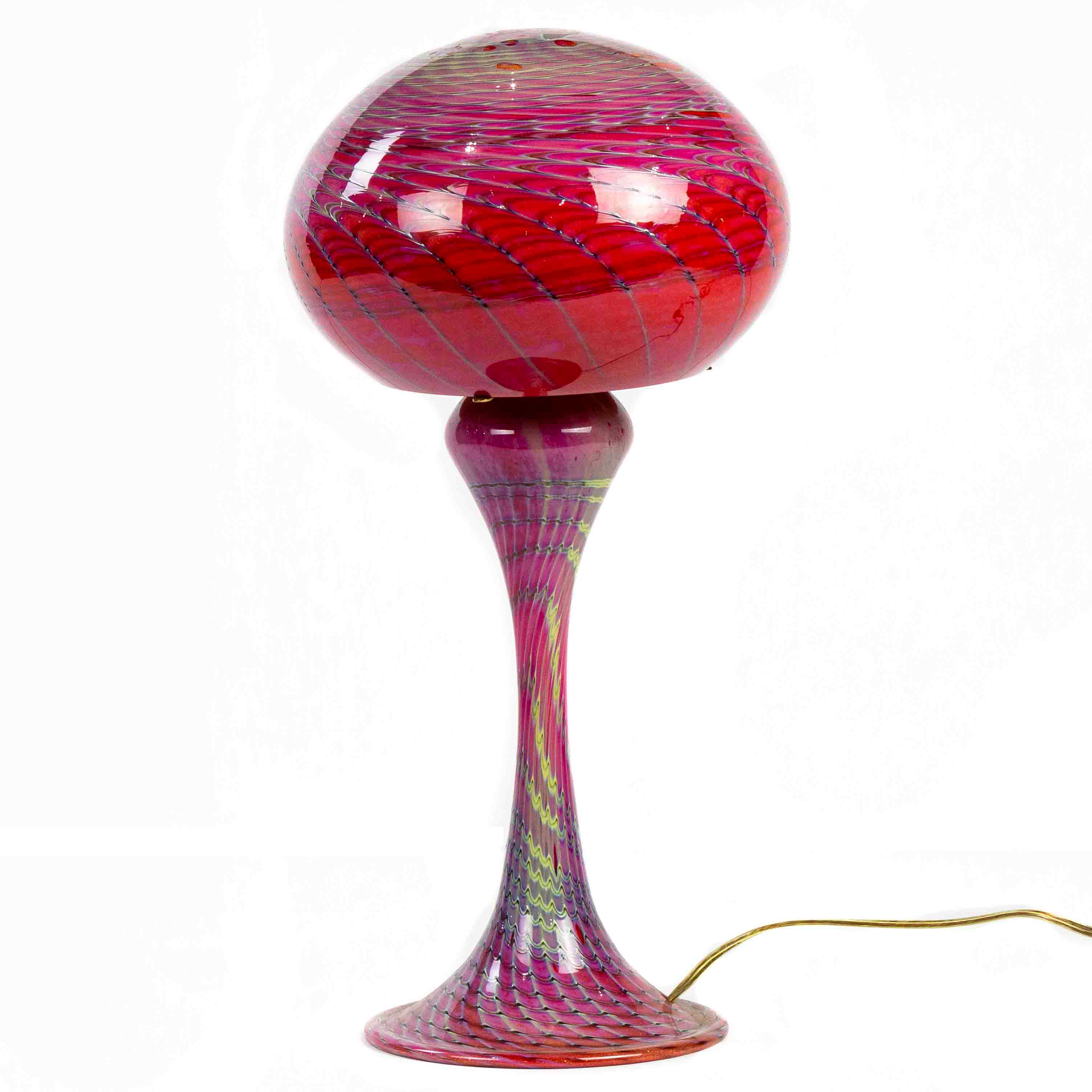 ART GLASS TABLE LAMP BY SWALLOWTAIL 3a4d6e