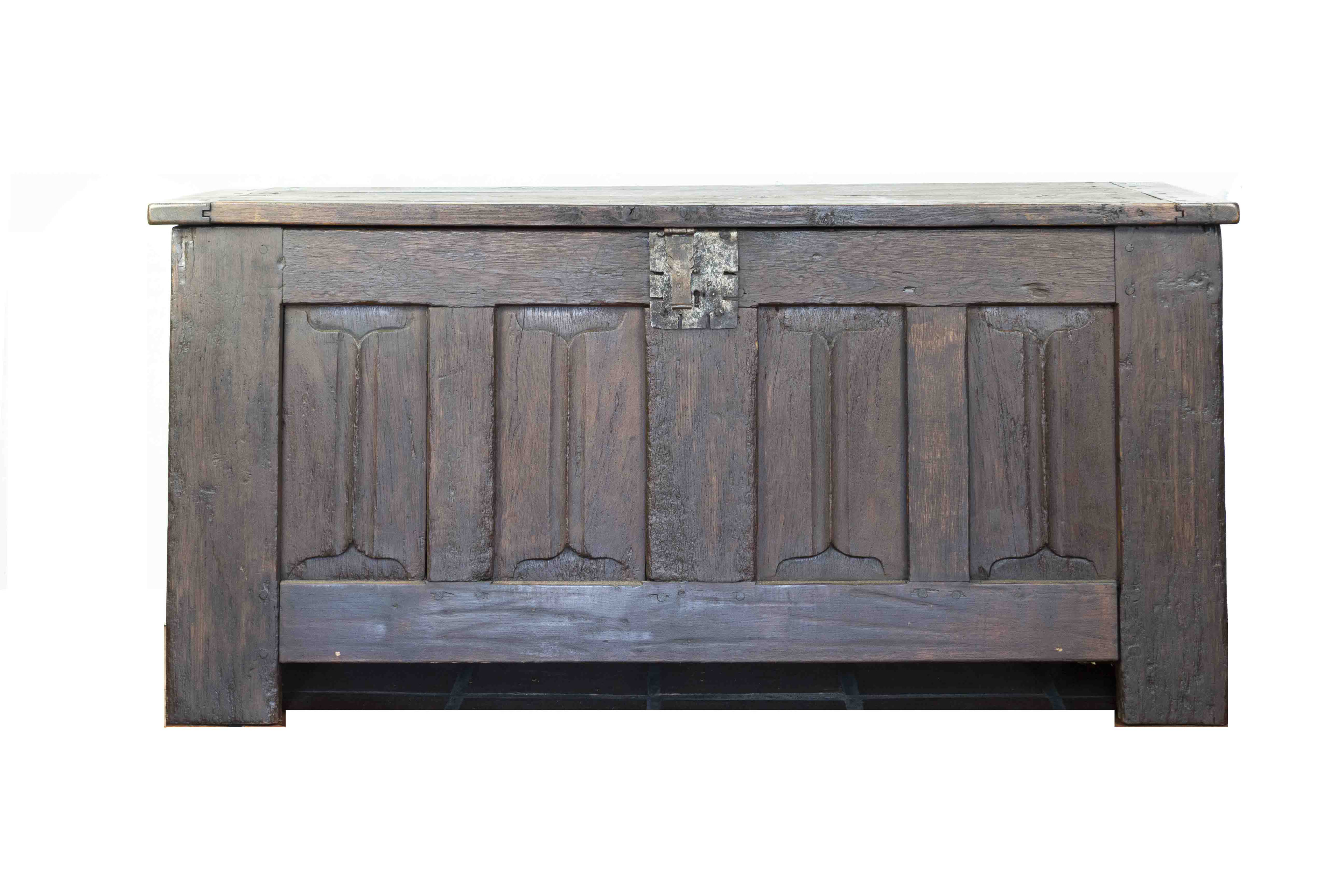 A FRENCH OAK CHEST A French oak 3a4d99