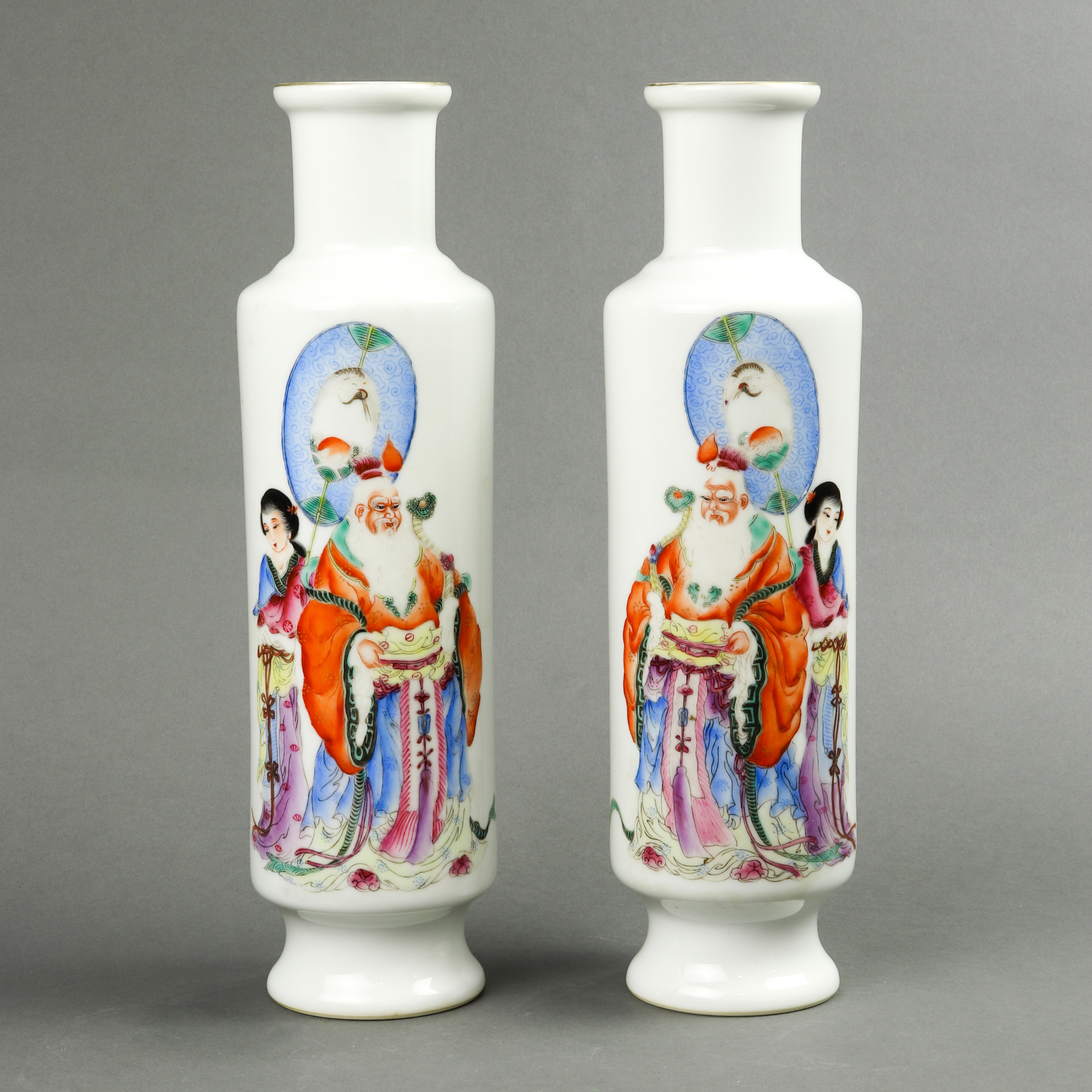 PAIR OF CHINESE FAMILLE ROSE VASES 3a4dbc