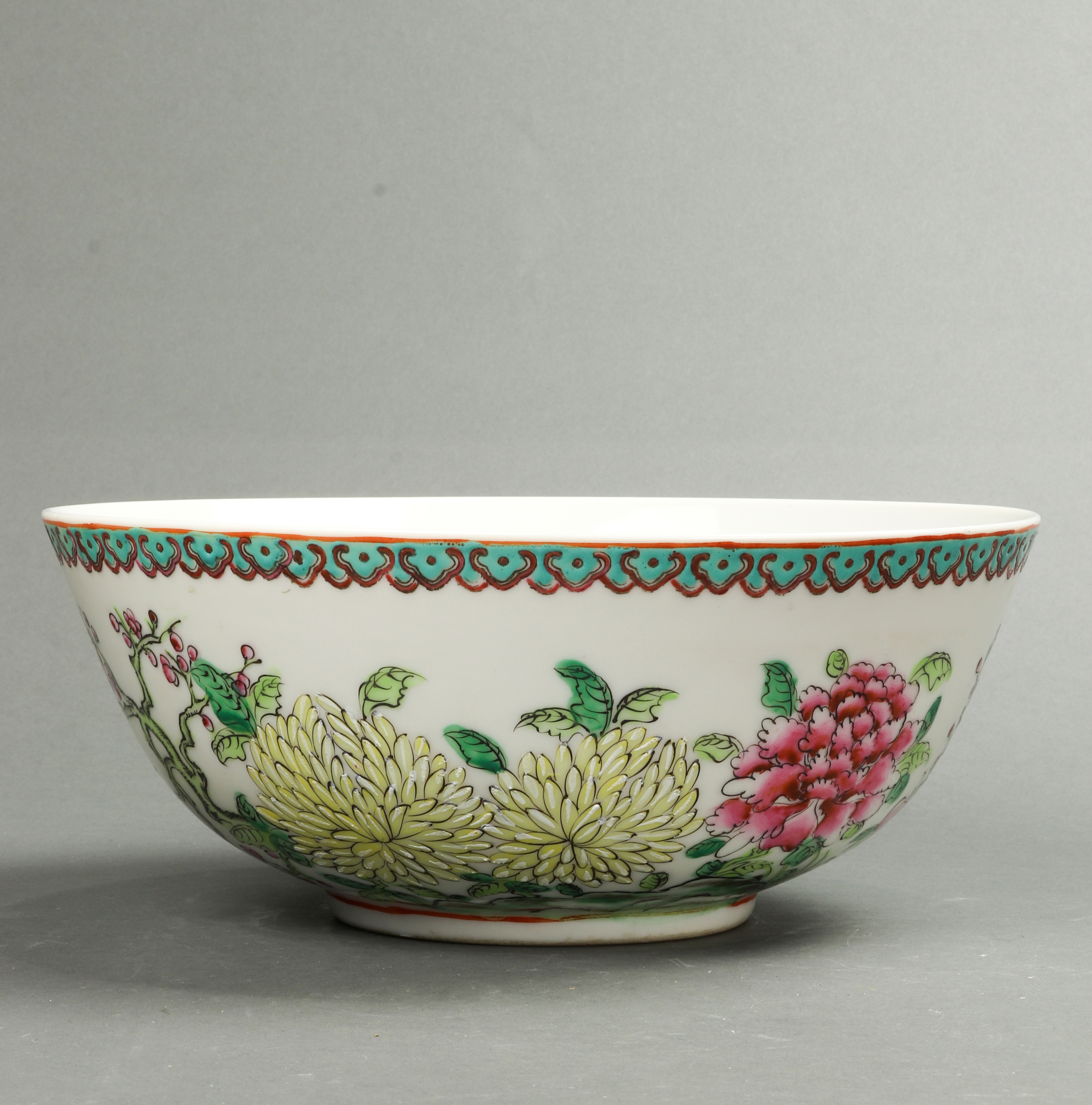 CHINESE FAMILLE ROSE PUNCH BOWL