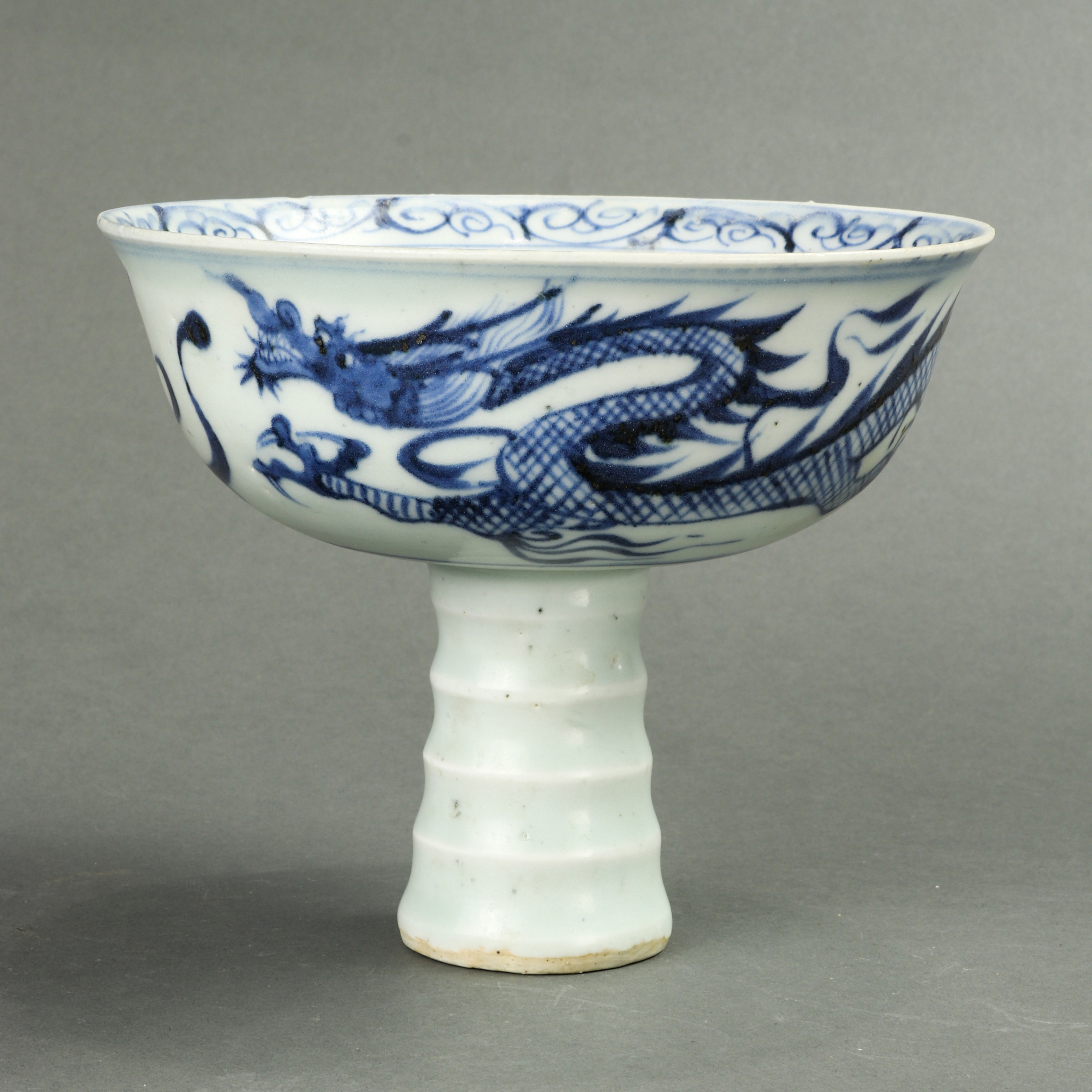 CHINESE BLUE AND WHITE STEM BOWL Chinese