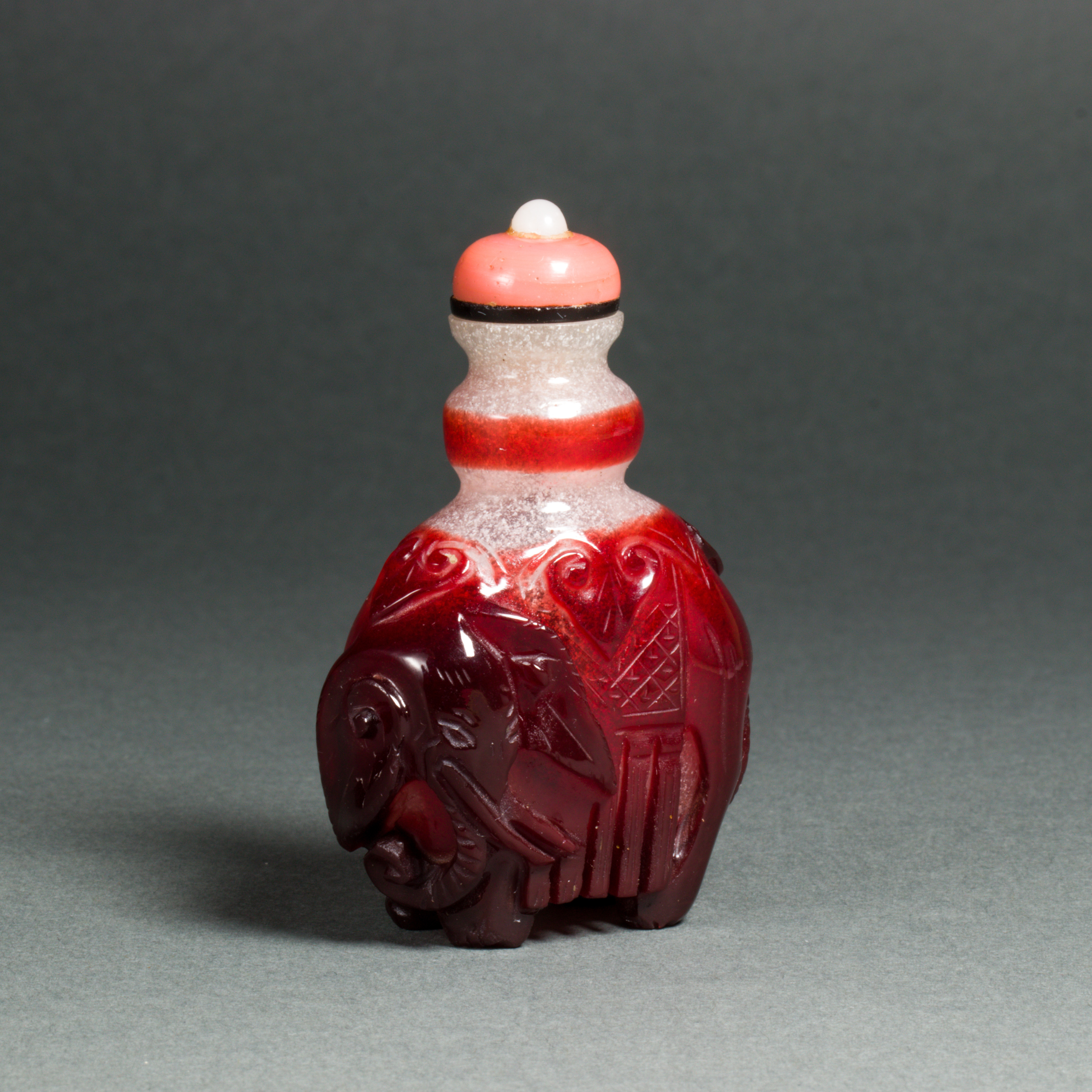 CHINESE RED OVERLAY GLASS SNUFF