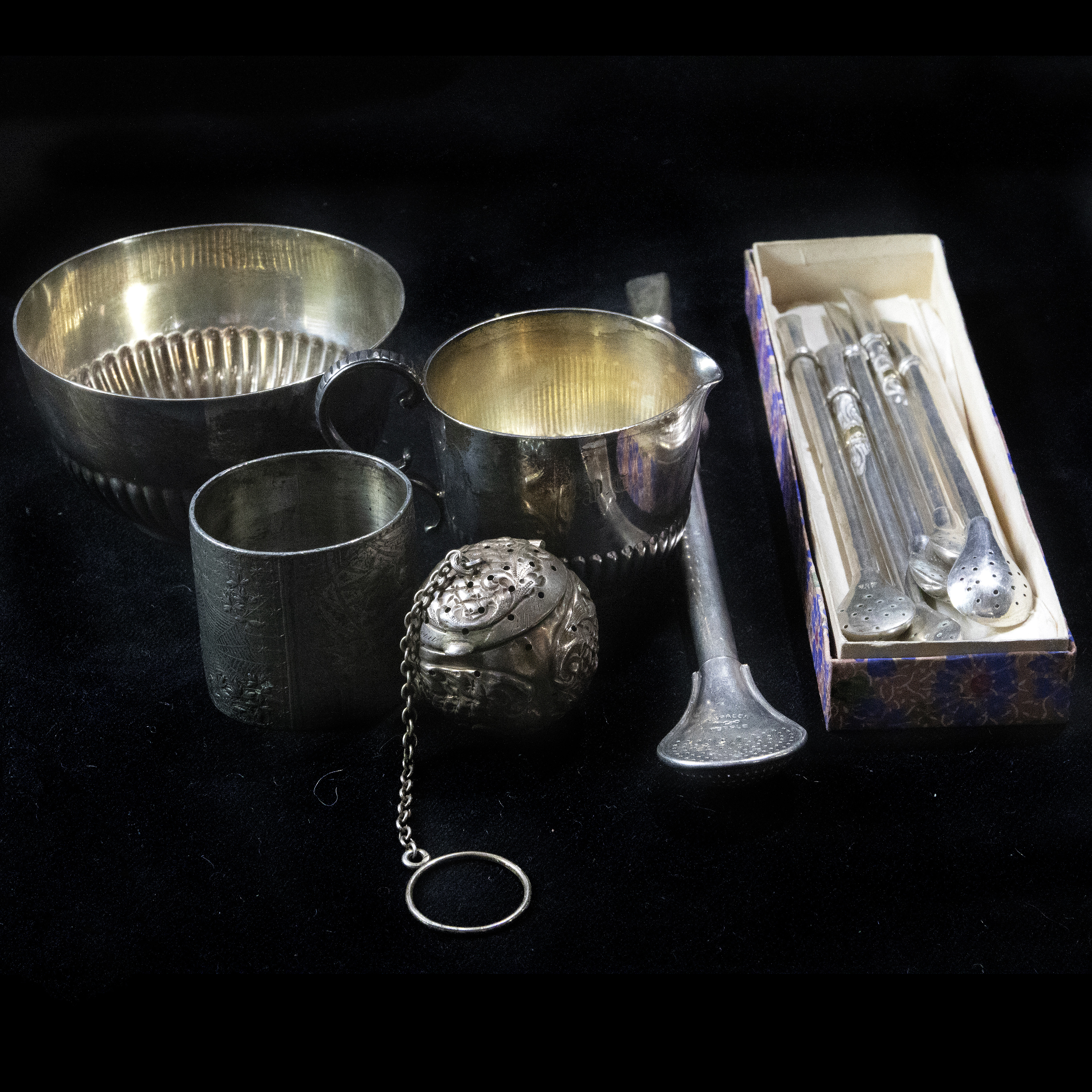 ASSORTED SILVER DECORATIVE ARTICLES