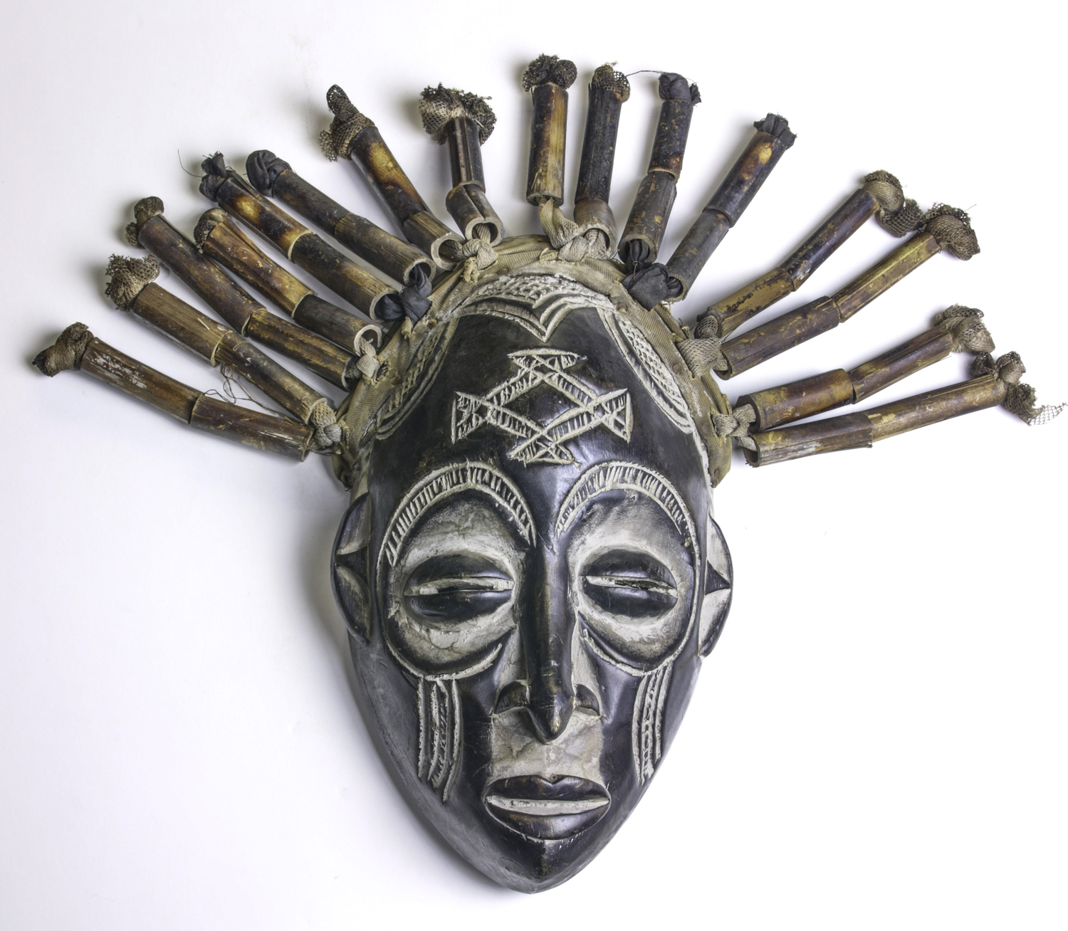 SOUTH AFRICAN ZULU CARVED MASK 3a4f37