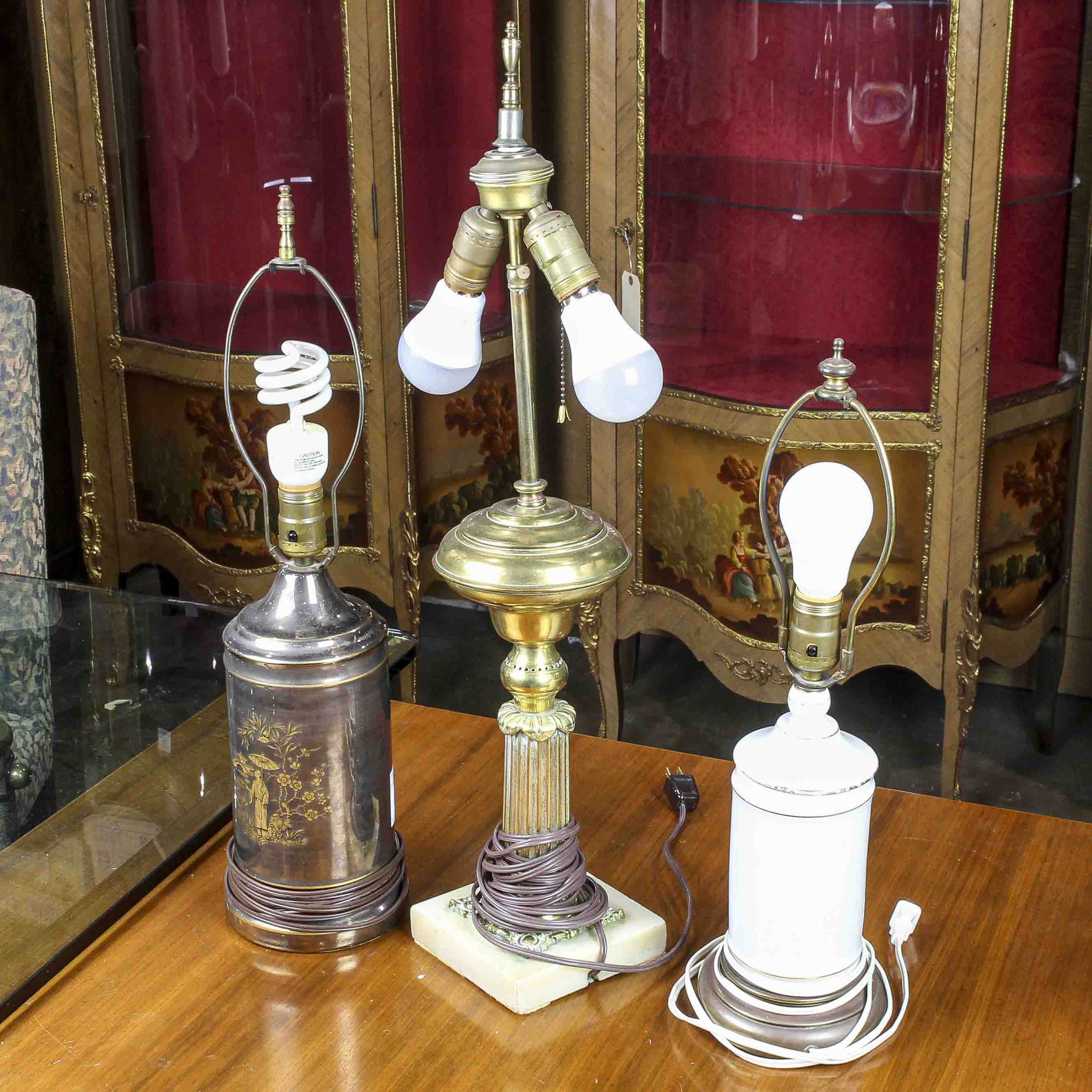 (LOT OF 3) ASSOCIATED TABLE LAMP