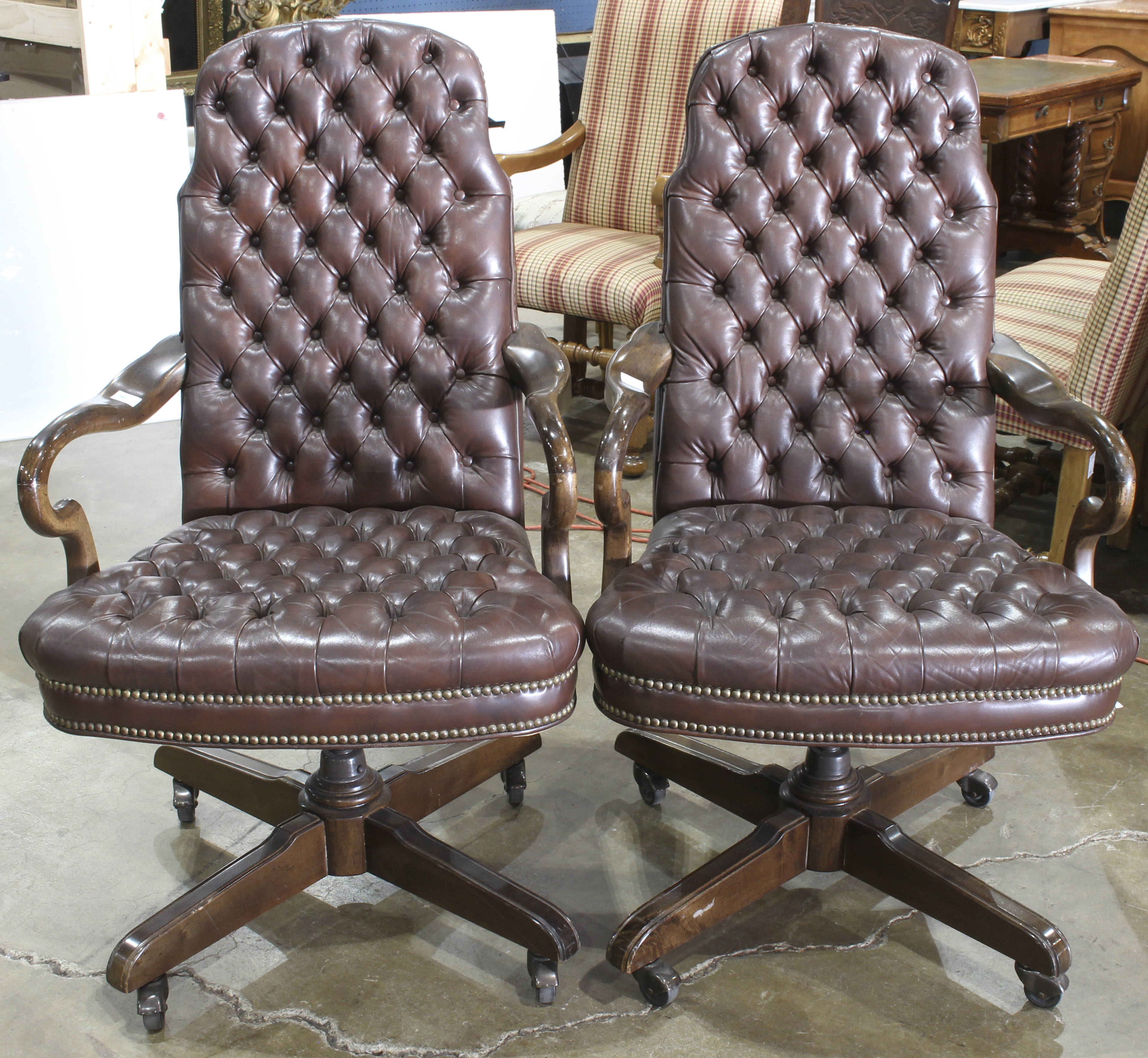 PAIR OF EXECUTIVE OFFICE CHAIRS Pair