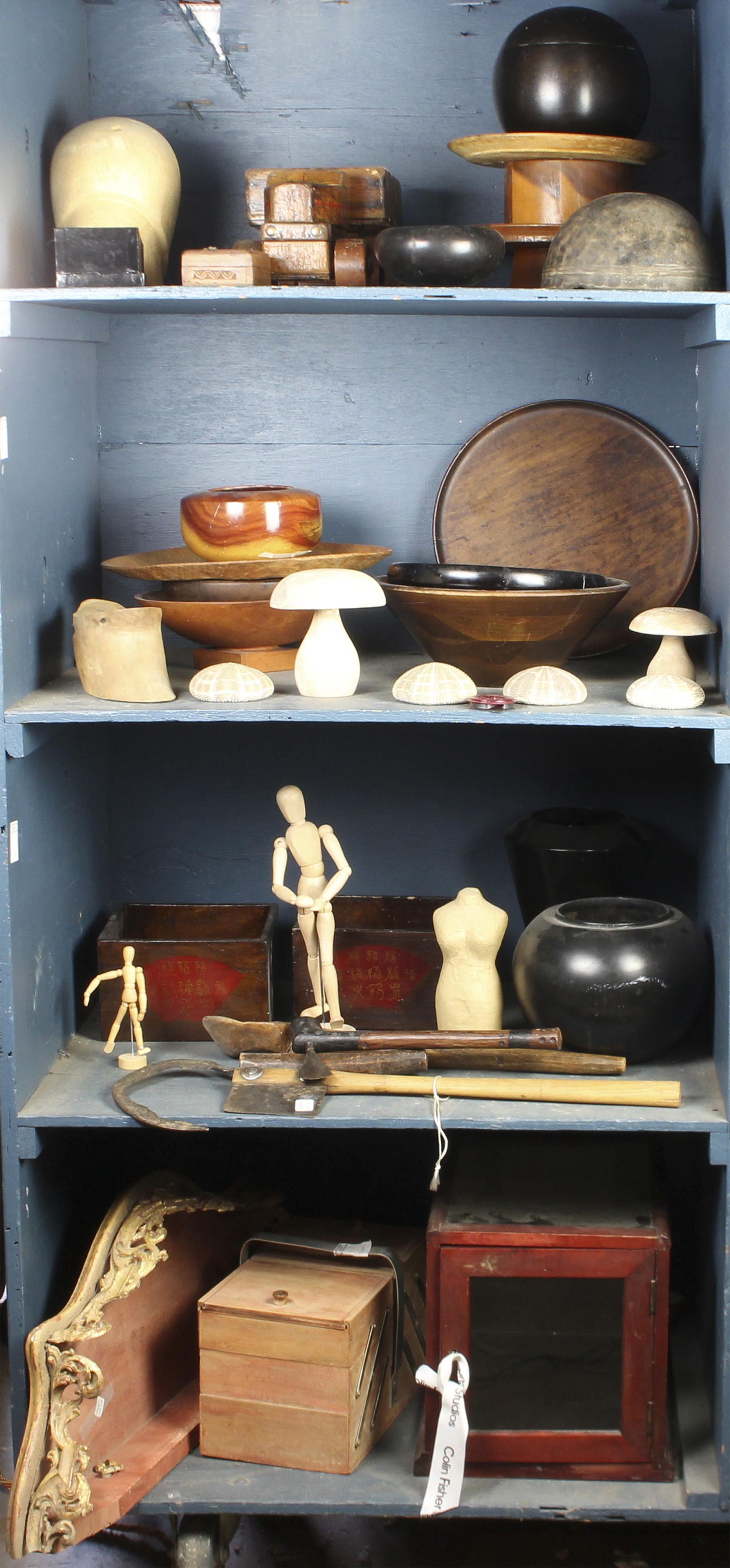 FOUR SHELVES OF ASSOCIATED DECORATIVE