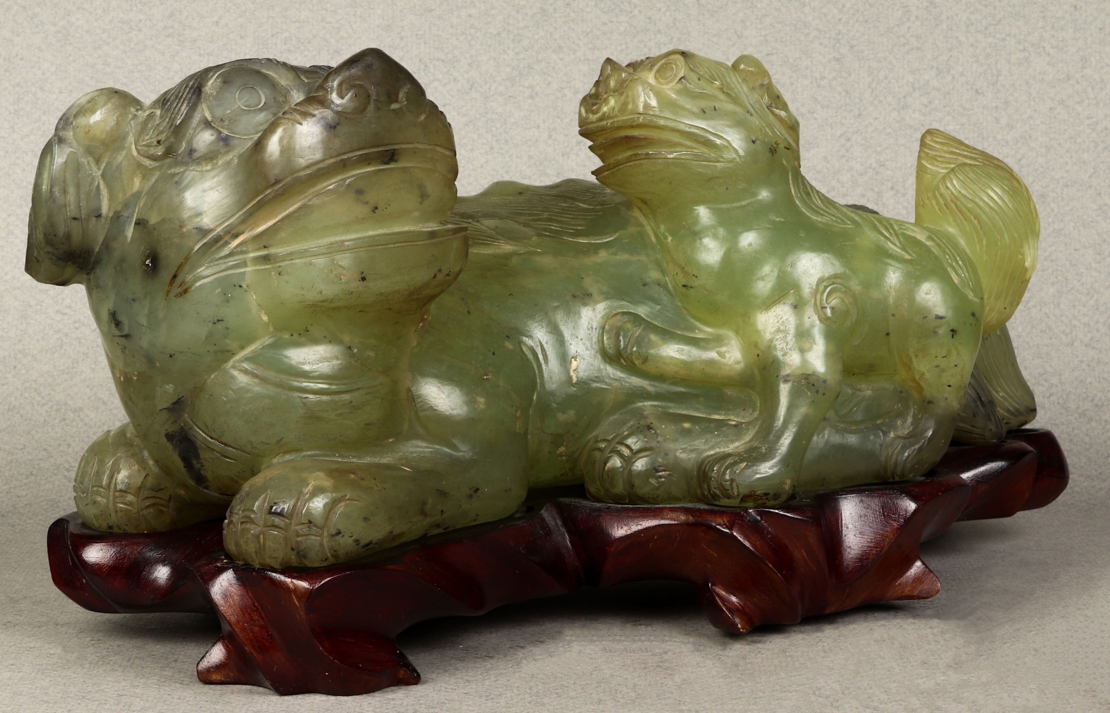 CHINESE GREEN HARDSTONE FU DOG 3a5023