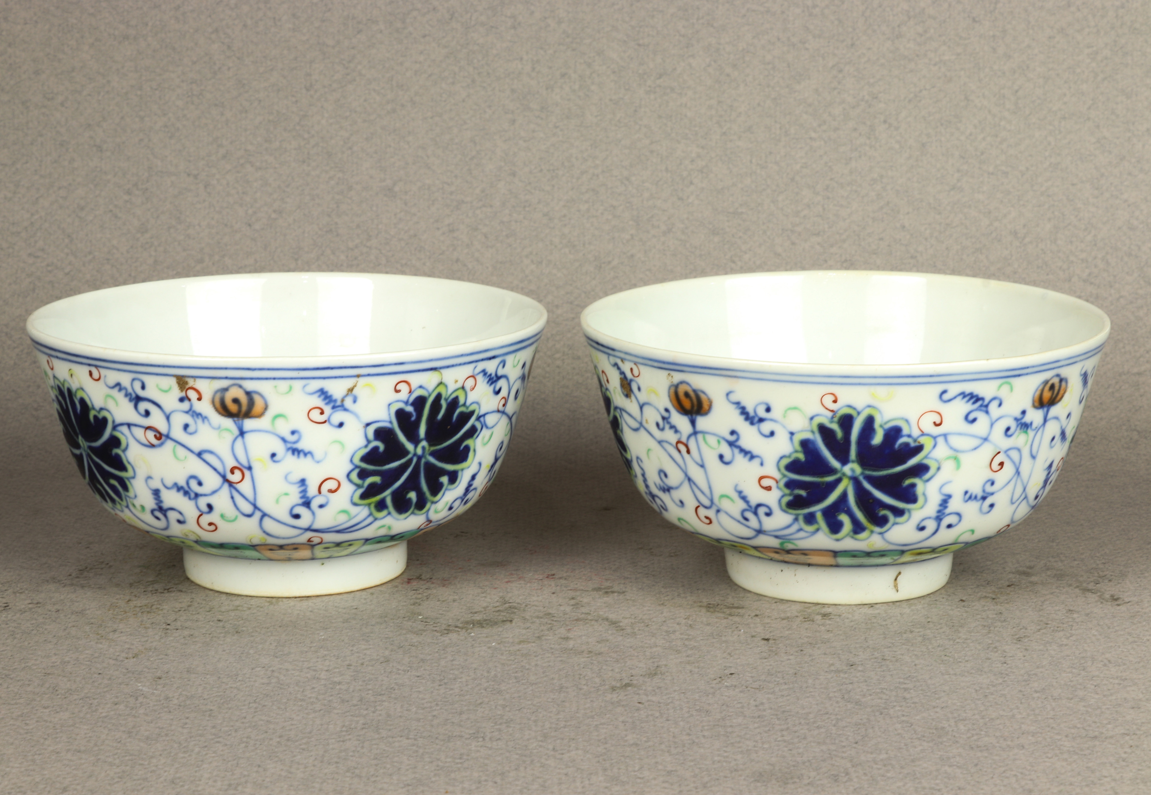 PAIR OF CHINESE DOUCAI LOTUS BOWLS 3a5050