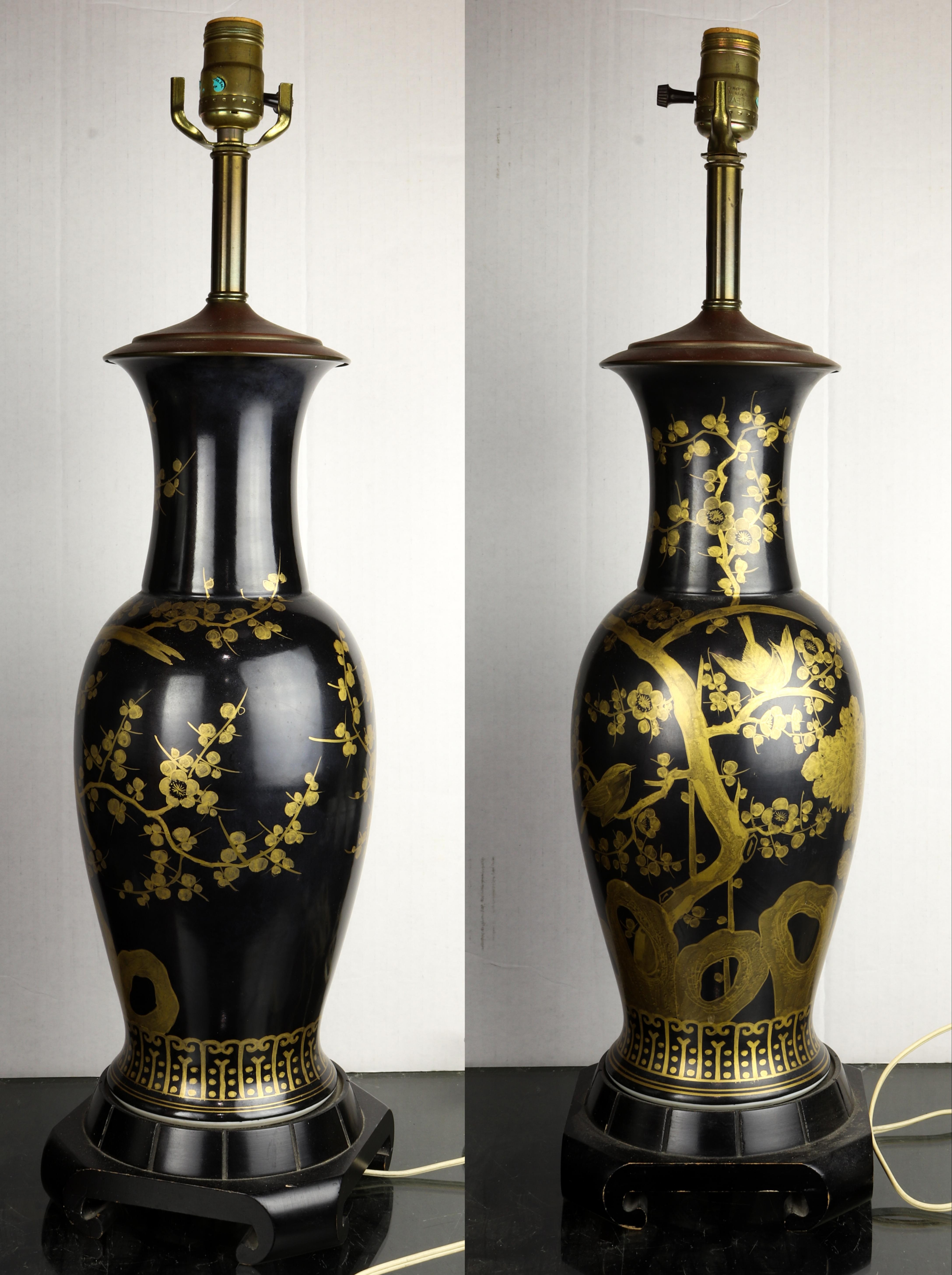 PAIR OF CHINESE GILT PAINTED BLACK 3a5058