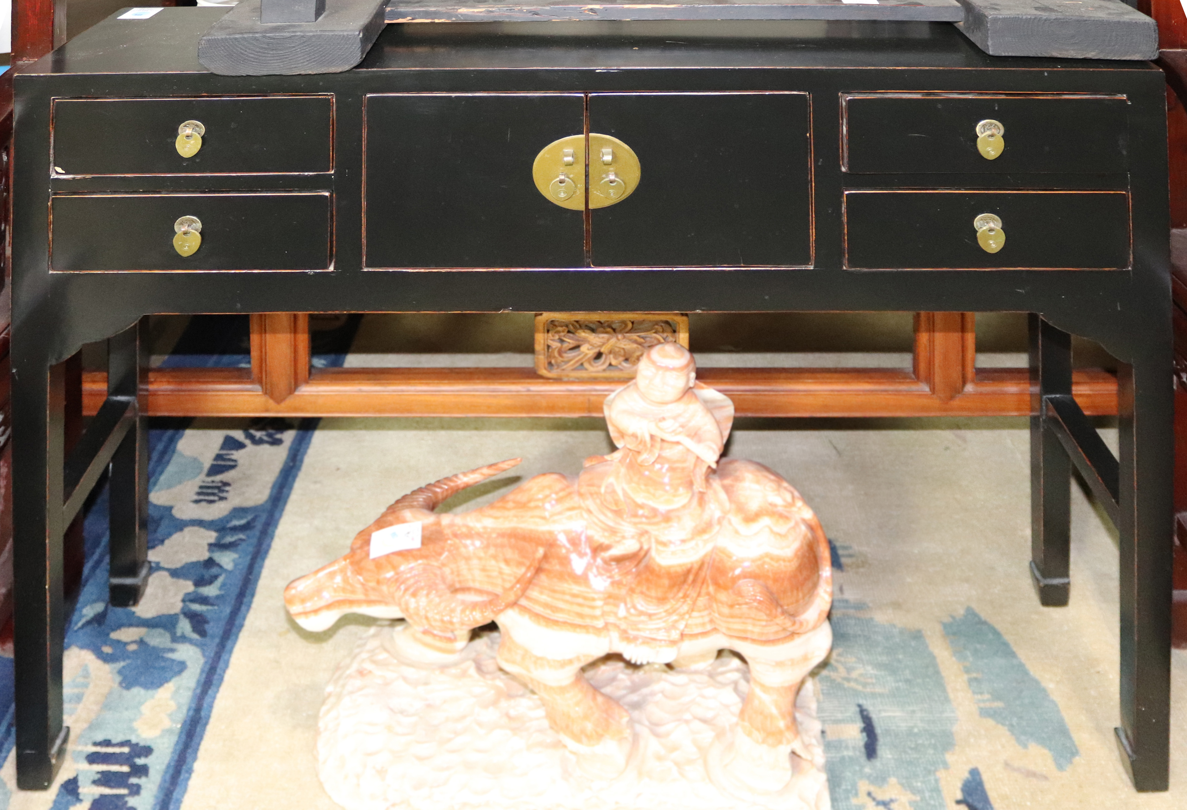 CHINESE LACQUERED SIDE TABLE Chinese 3a50aa