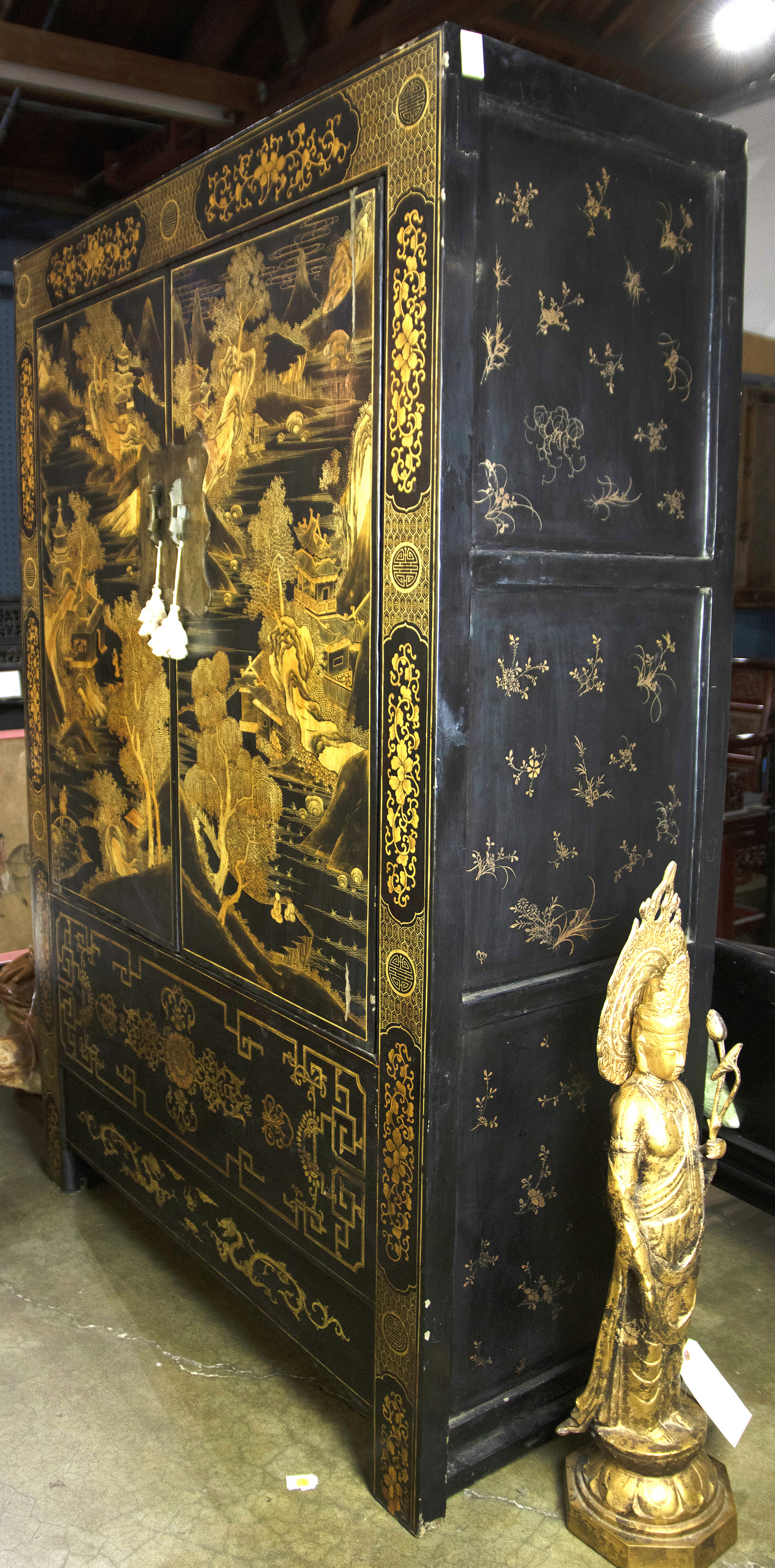 CHINESE GILT LACQUERED CABINET 3a50ad