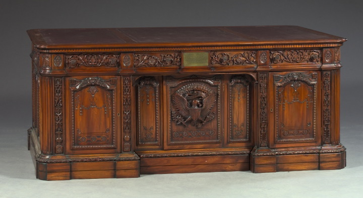 Stately English Highly Carved Mahogany 3a519d