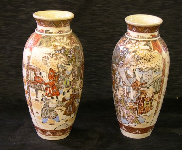 Pair of Elaborately Decorated Japanese 3a529c