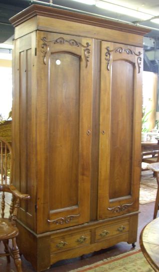American Late Victorian Maple Armoire  3a568a