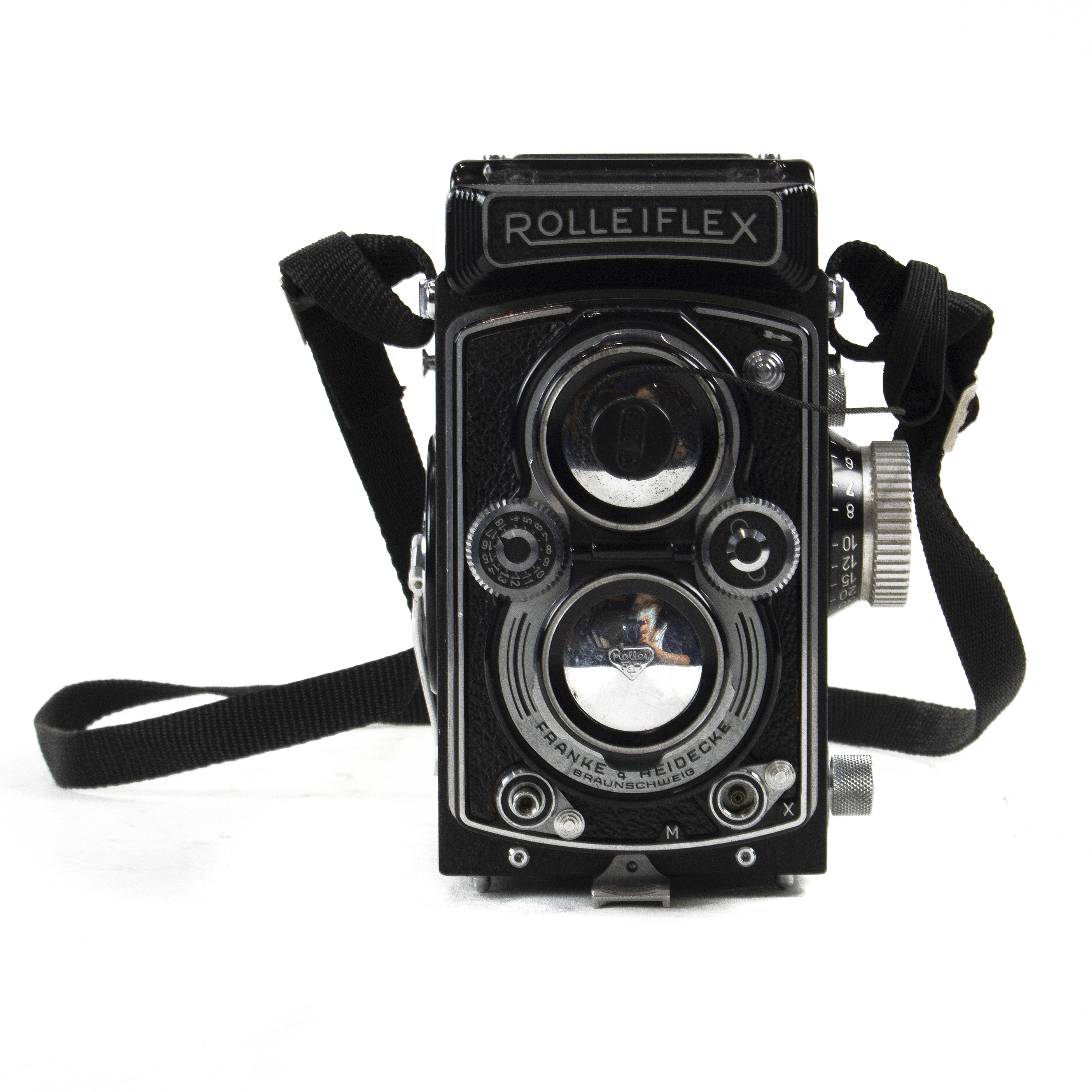 A ROLLEIFLEX 2 8F TLR CAMERA WITH 3a5724