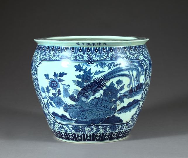 Large Chinese Blue and White Porcelain 3a58e7