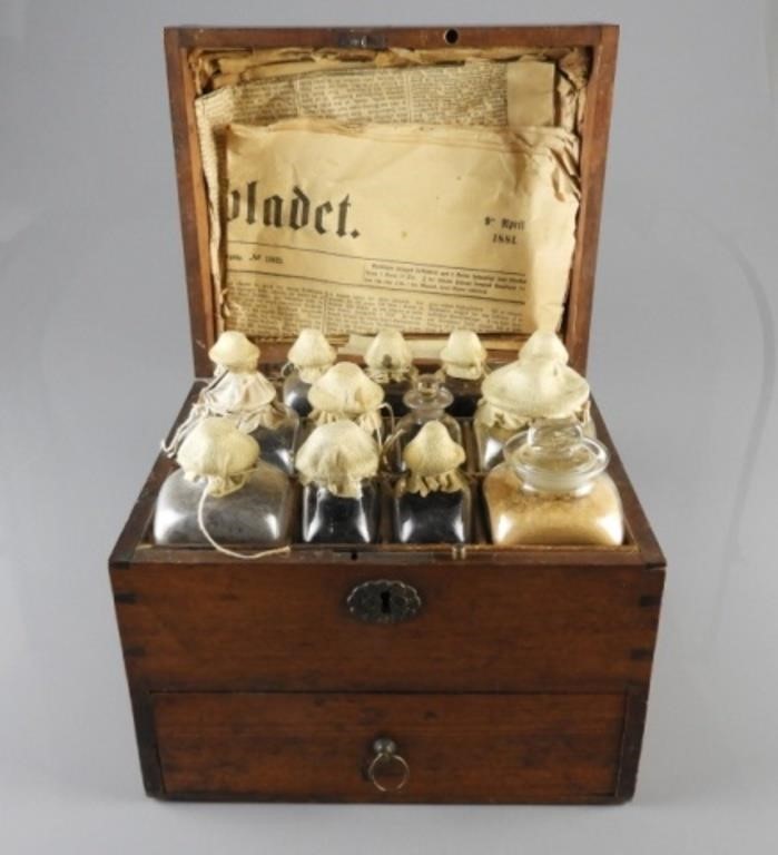 TRAVELLING APOTHECARY CASECirca 1890,