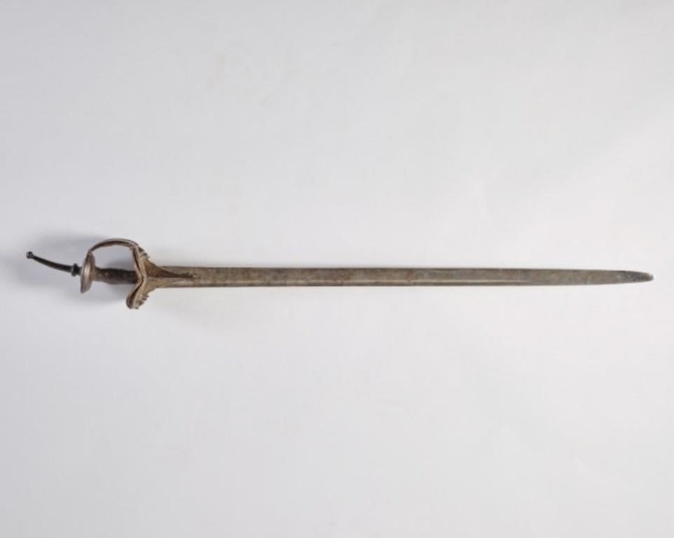 ANTIQUE FIRANGHI SWORD WITH DAMASCENED 3a8288
