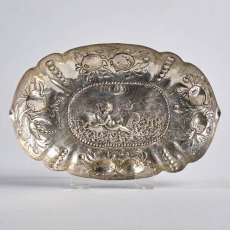 18TH CENTURY STYLE SILVER SWEETMEAT