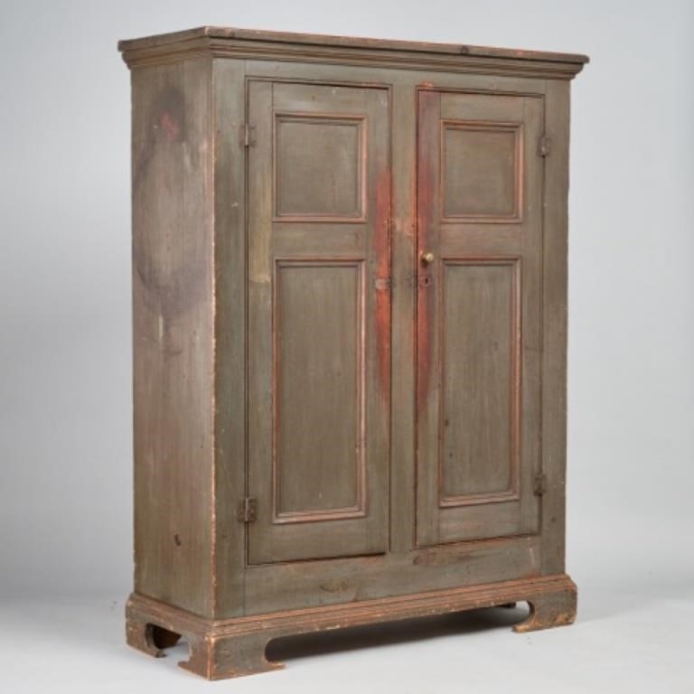 QUÉBEC PINE ARMOIREA pine armoire