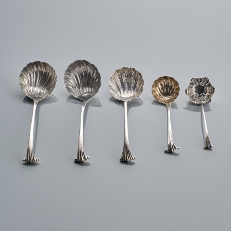 GROUP OF FIVE STERLING SILVER LADLESEngland  3a86e0