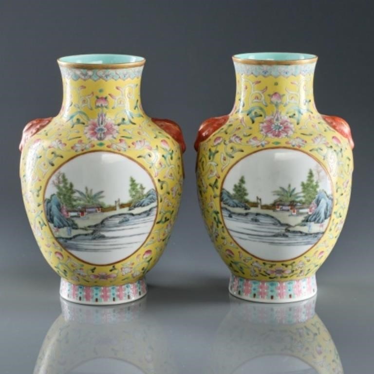 PAIR OF CHINESE FAMILLE JAUNE PORCELAIN