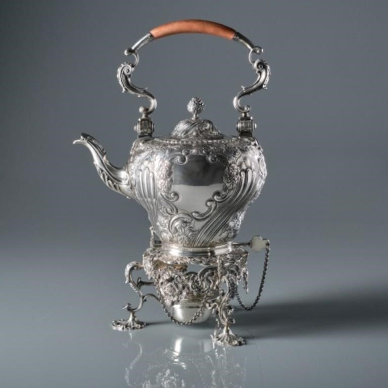 GEORGE V STERLING SILVER TEAPOT ON STANDHallmarked