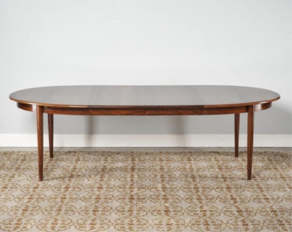 MID 20TH CENTURY OVAL DINING TABLEA 3a8797