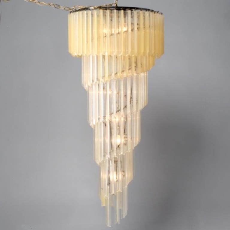 MID 20TH CENTURY LUCITE CHANDELIERA 3a87aa