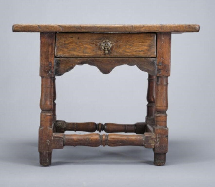 17TH C. STYLE OAK LOW TABLEAn oak