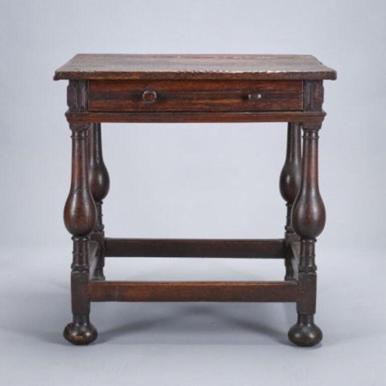 WILLIAM MARY STYLE OAK SIDE TABLEA 3a89a3