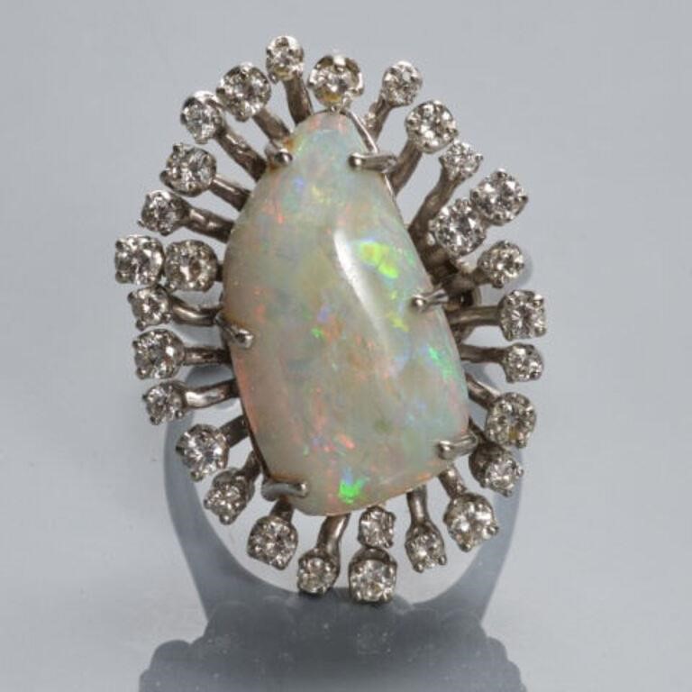 OPAL & DIAMOND RINGAn opal and